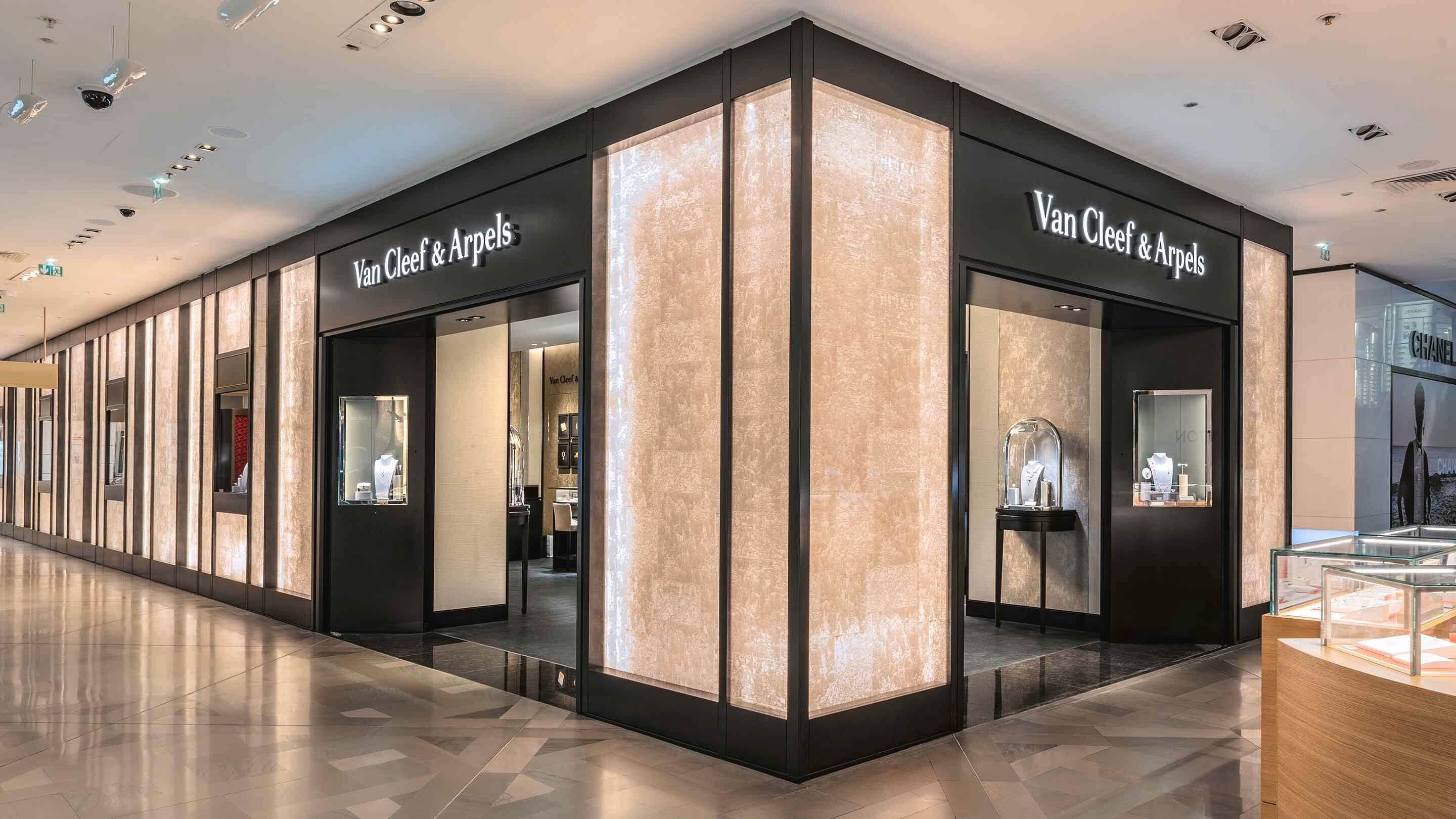 Paris boutique present the representative view, Van Cleef Arpels