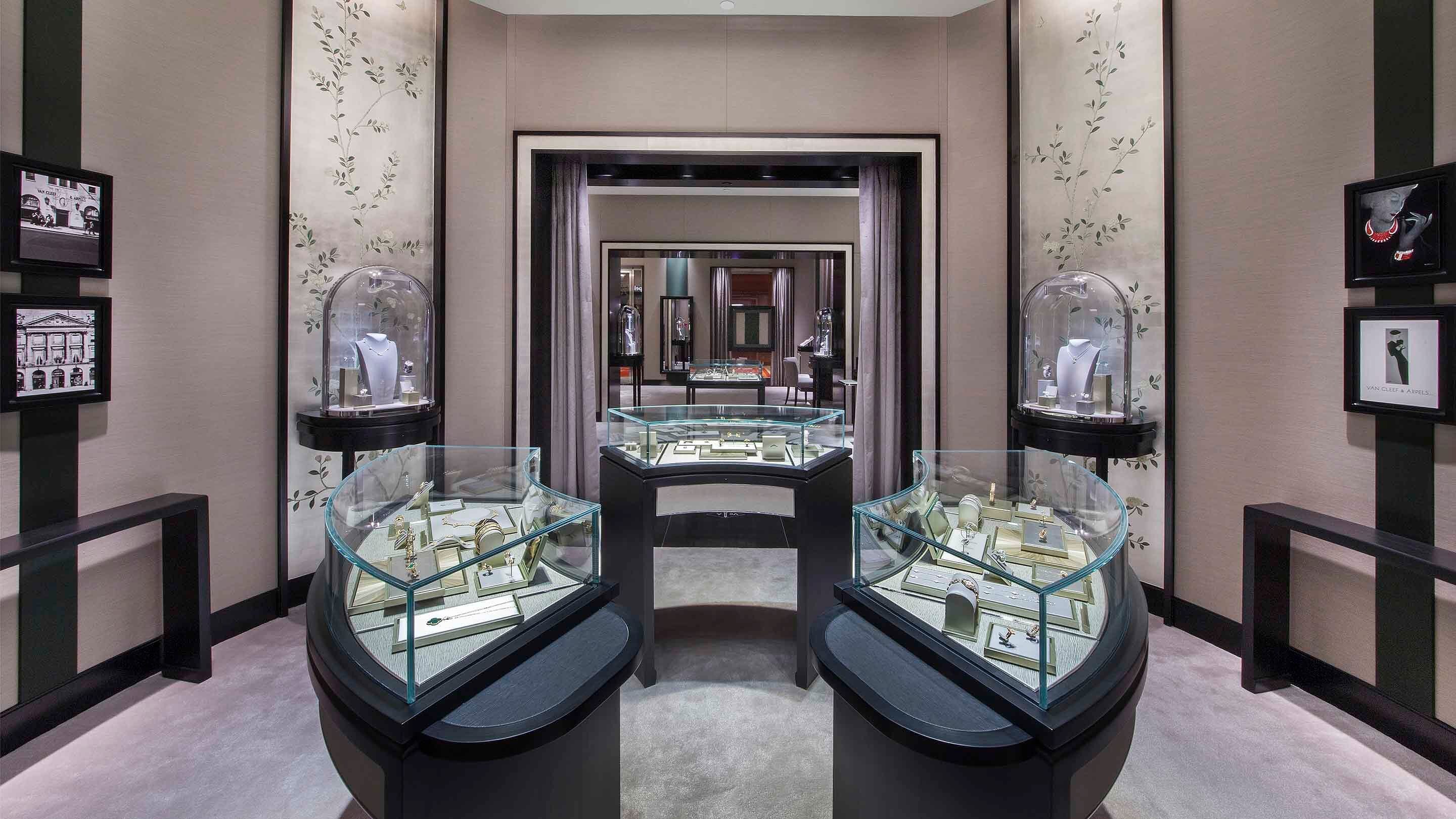 Macau, Wynn Palace boutique present the main aera 2 view. Van Cleef & Arpels.