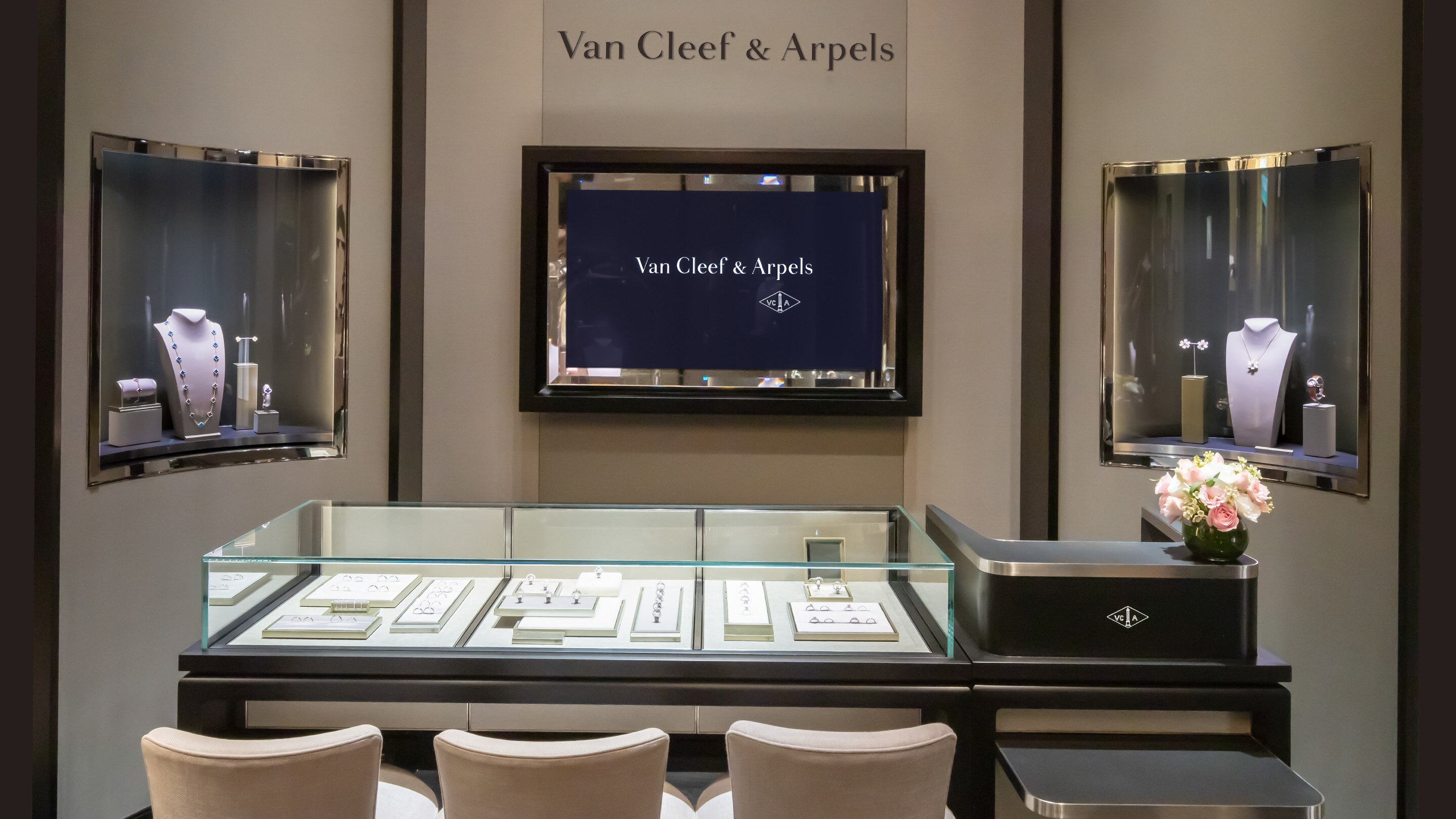 taipei sogo boutique present the sales room view, van cleef and arpels