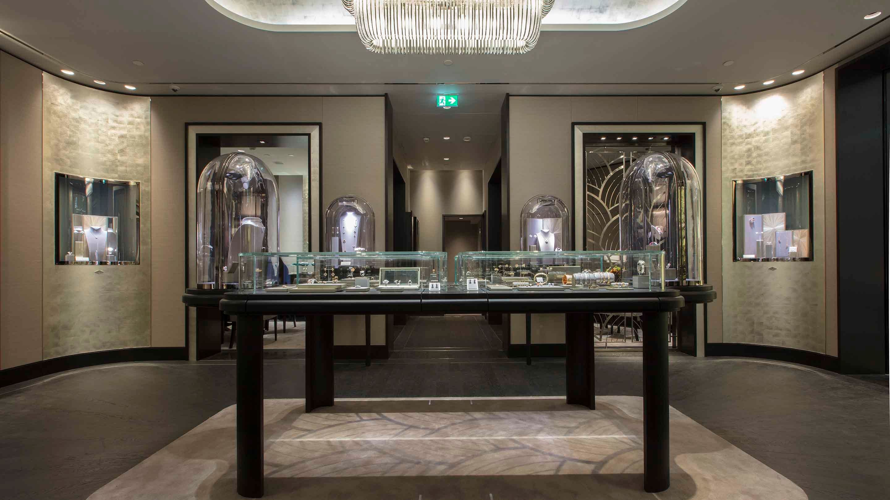 London Harrods boutique present the main aera view, Van Cleef And Arpels