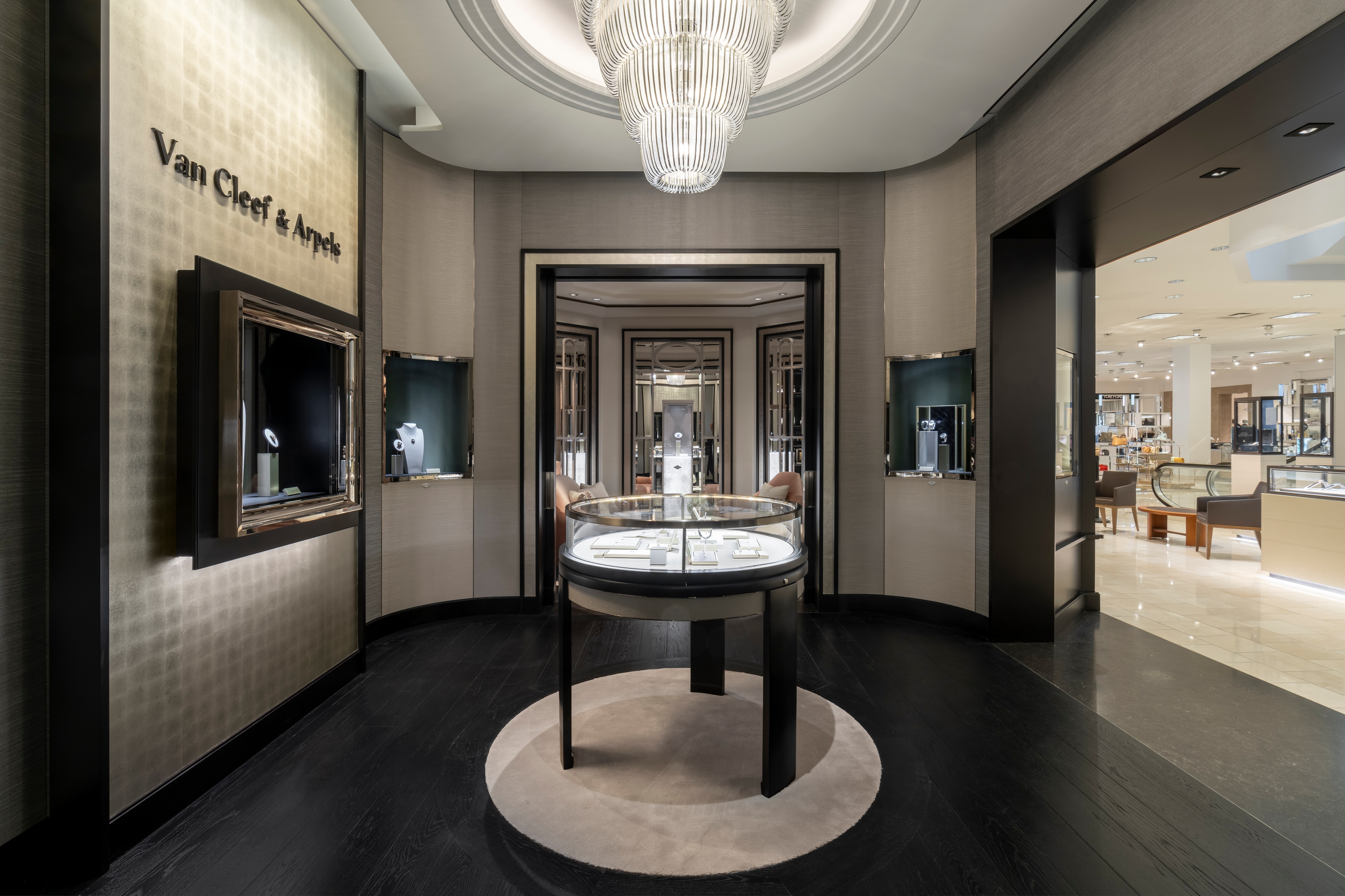 Palo Alto Neiman Marcus boutique present the commercial area view 2, Van Cleef Arpels