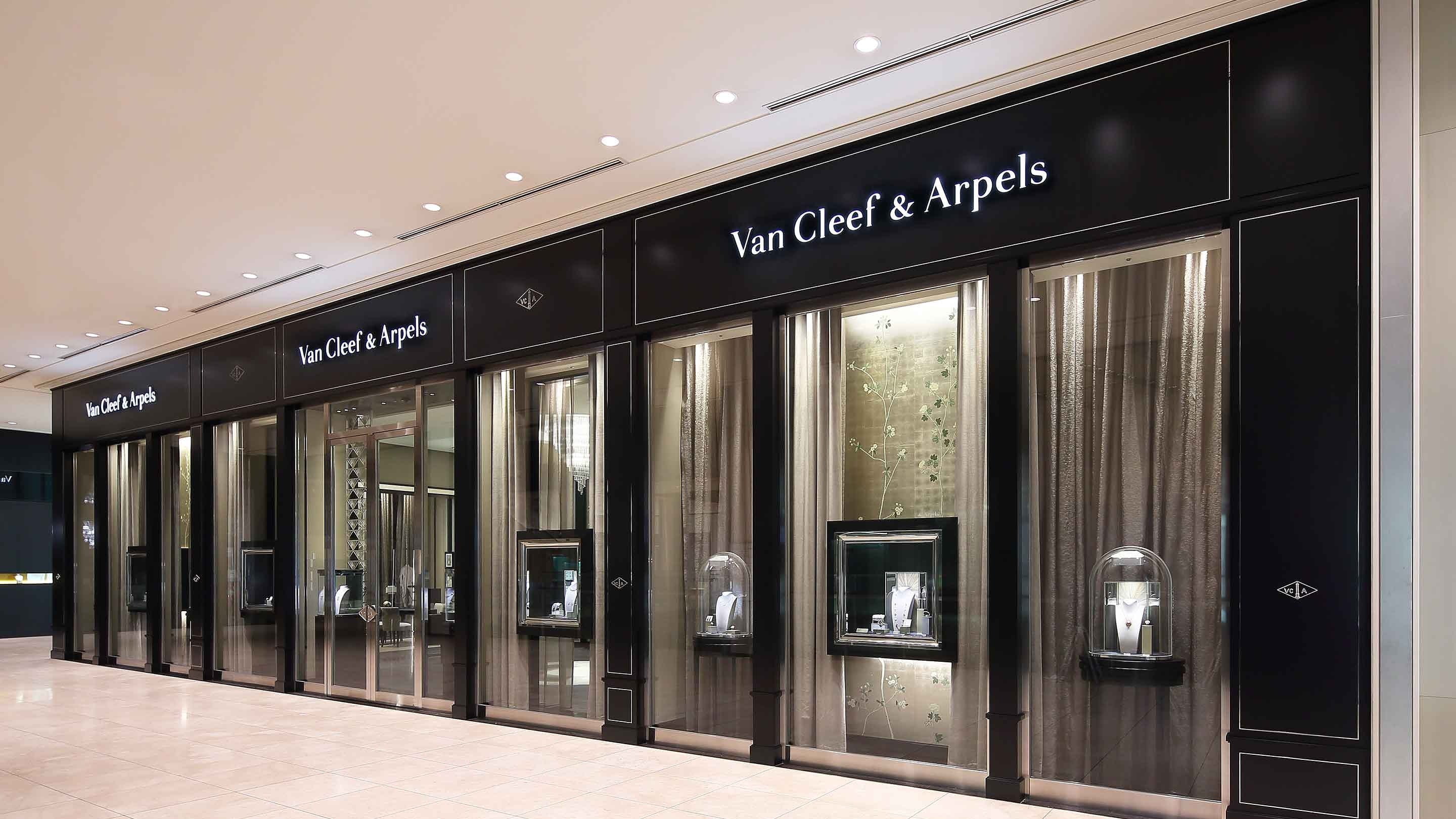 Nagoya midland square boutique present the facade view, van cleef and arpels&nbsp;