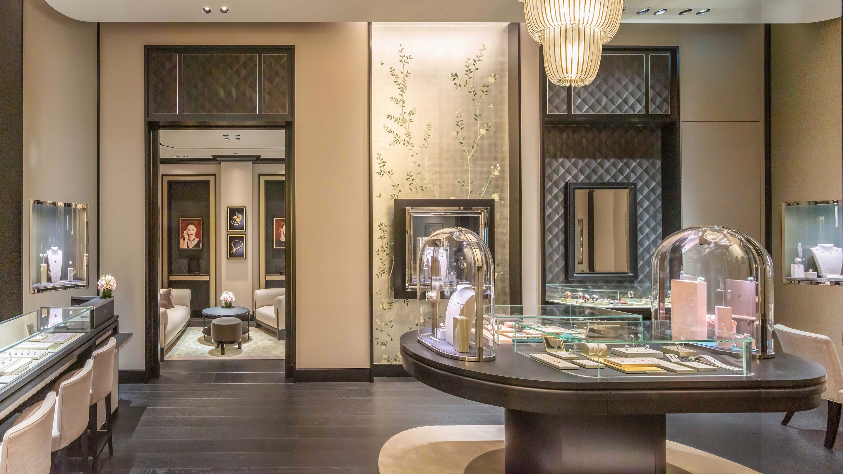 taipei sogo boutique present the main aera view, van cleef and arpels