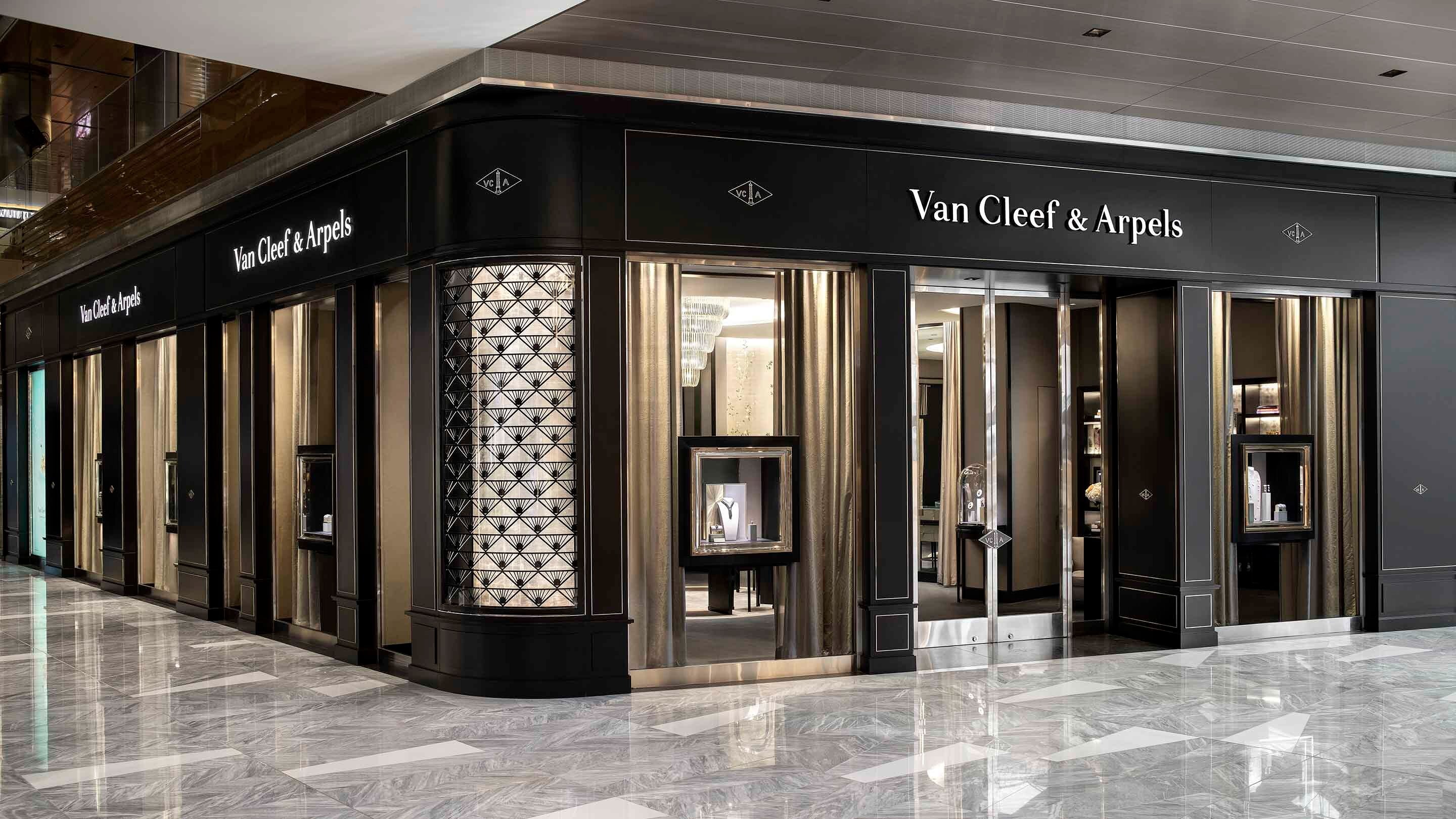 New york hudson yard boutique present the facade view, van cleef arpels