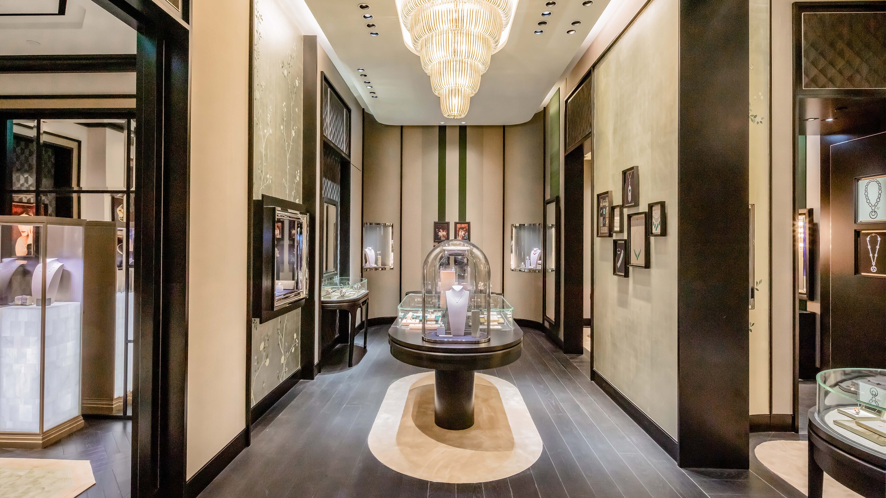 taipei sogo boutique present the main aera view, van cleef and arpels