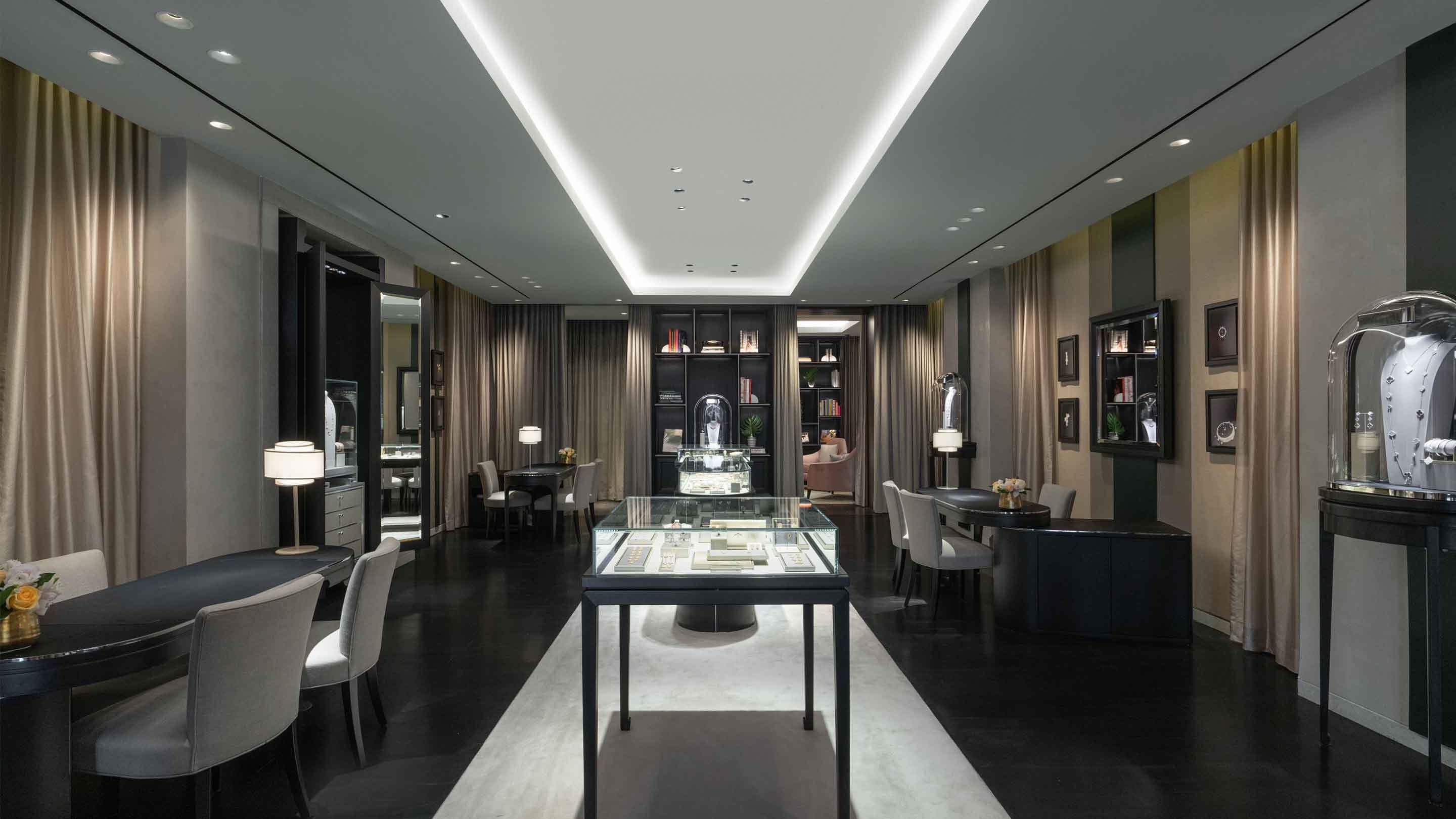 Palm Beach boutique present the main aera view, van cleef arpels