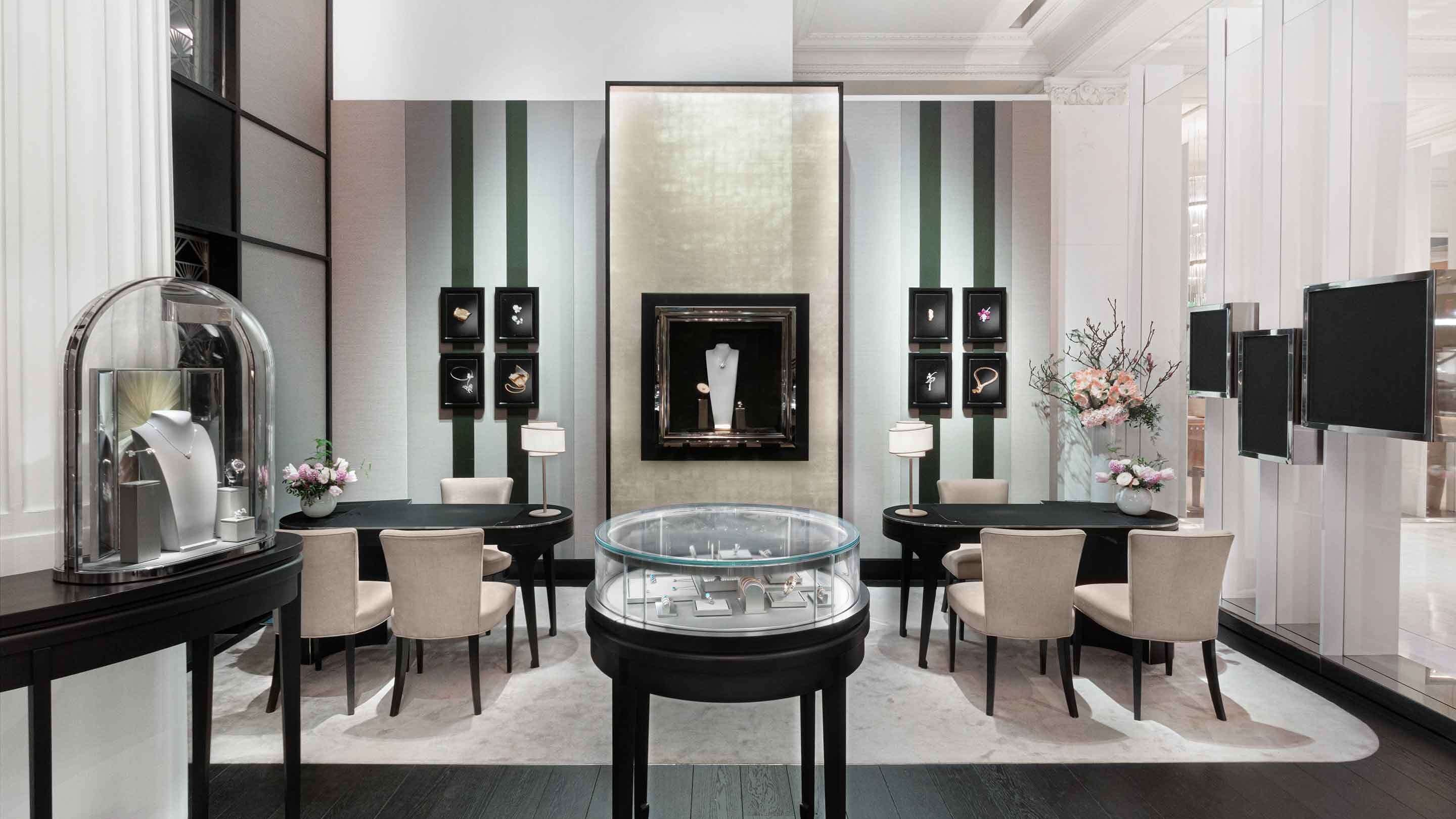 London Selfridges boutique presents the main aera view, Van Cleef And Arpels