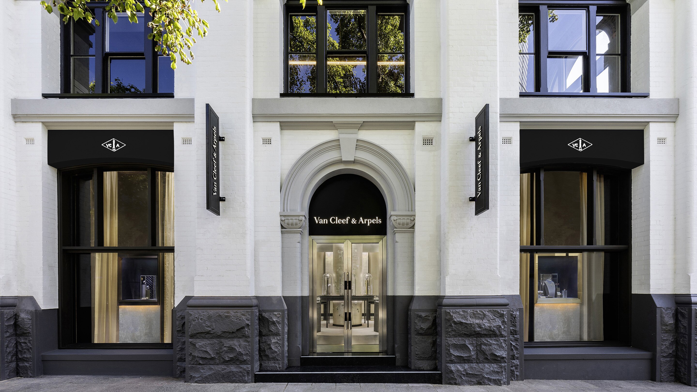 Perth Murray Street boutique present the facade view, Van cleef and arpels