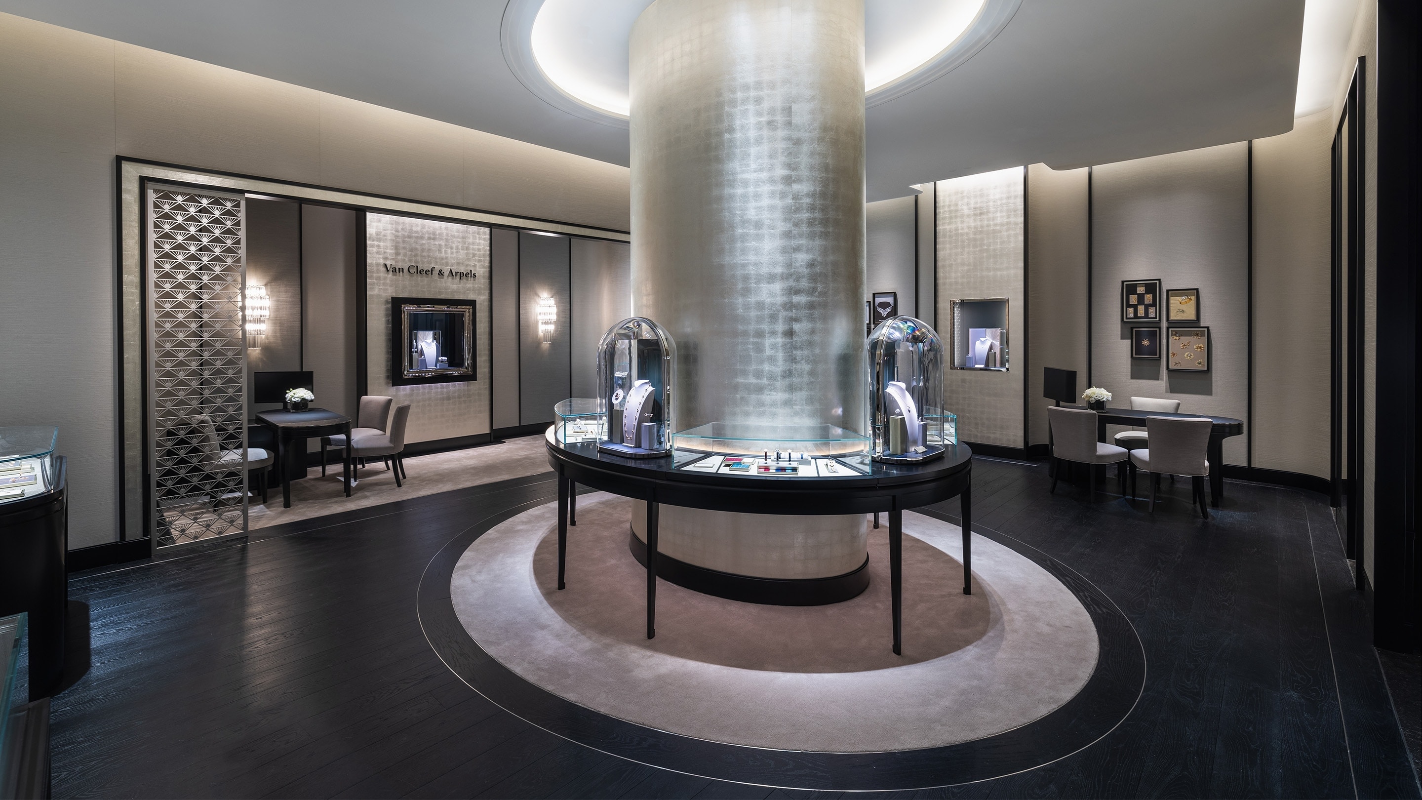 Daejon Shinsegae present the main area 1&nbsp; view, Van Cleef and Arpels.