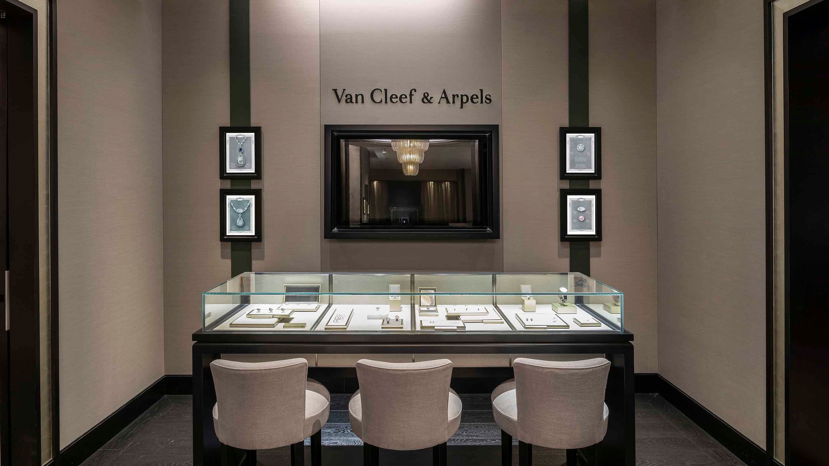 Auckland, Queen street present the main area 2 view, Van Cleef and Arpels.