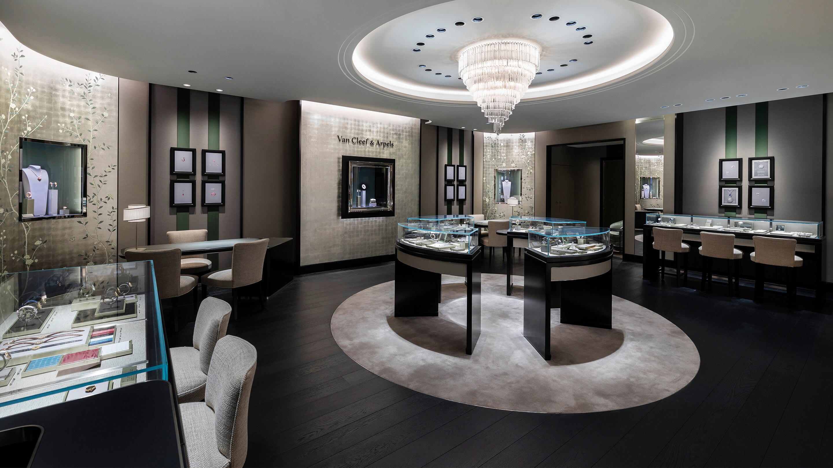 Hankyu Umeda boutique present the main aera view, van cleef and arpels