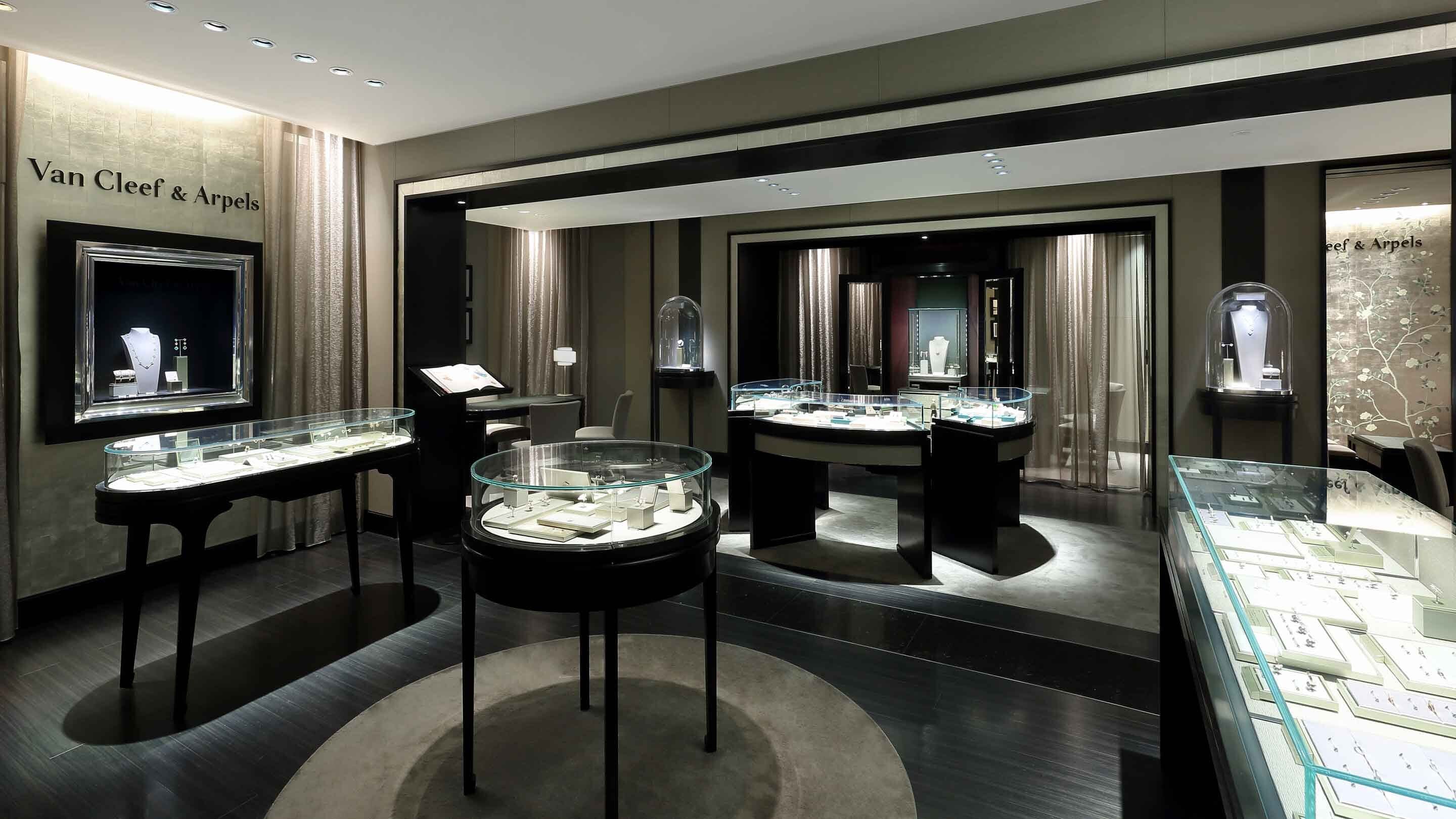 yokohama sogo boutique present the main aera view, van cleef and arpels