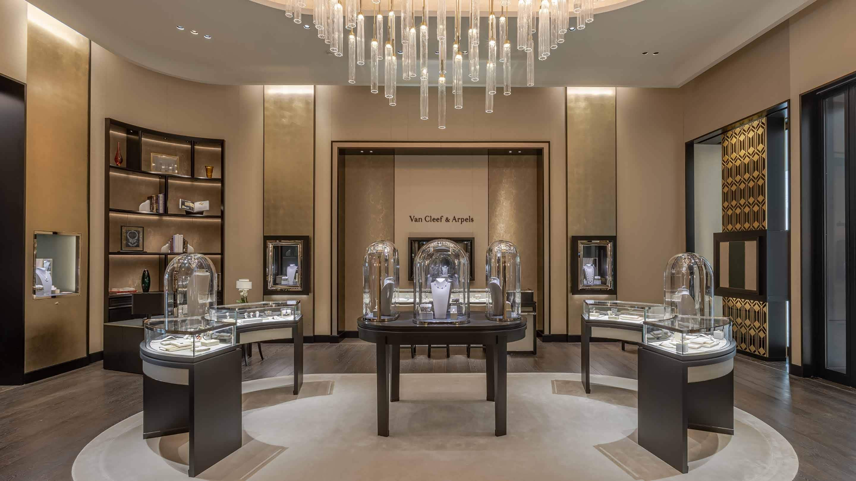 Dubai vendome mall lusail present the main aera view, Van cleef and Arpels