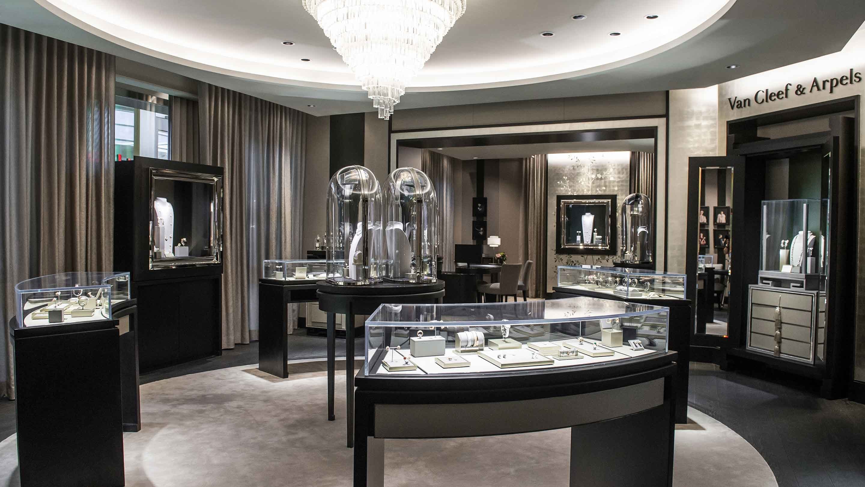 Toronto Yorkdale boutique present the main aera view, Van cleef and arpels