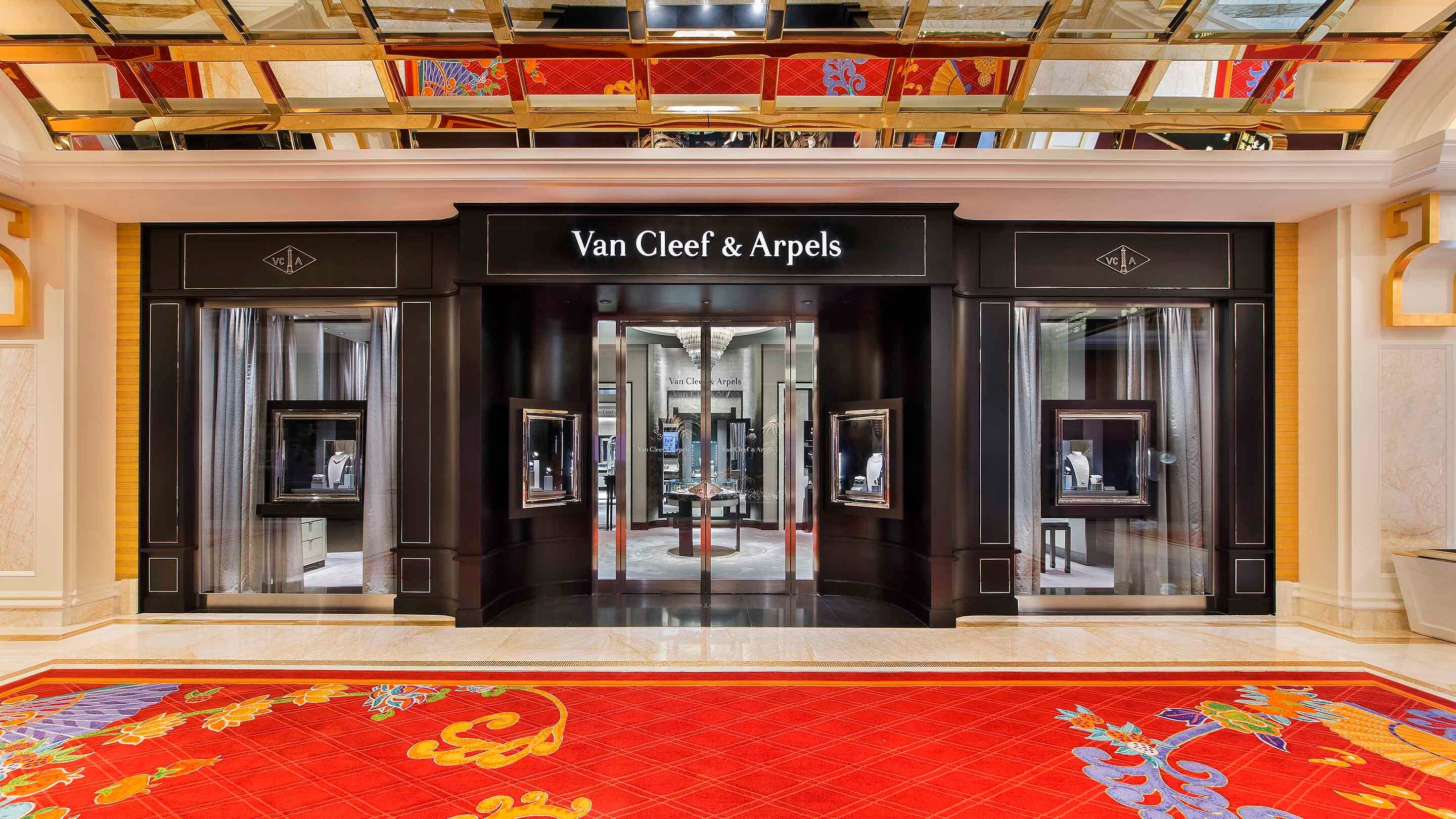 Macau, Wynn Palace boutique present the facade view. Van Cleef & Arpels.