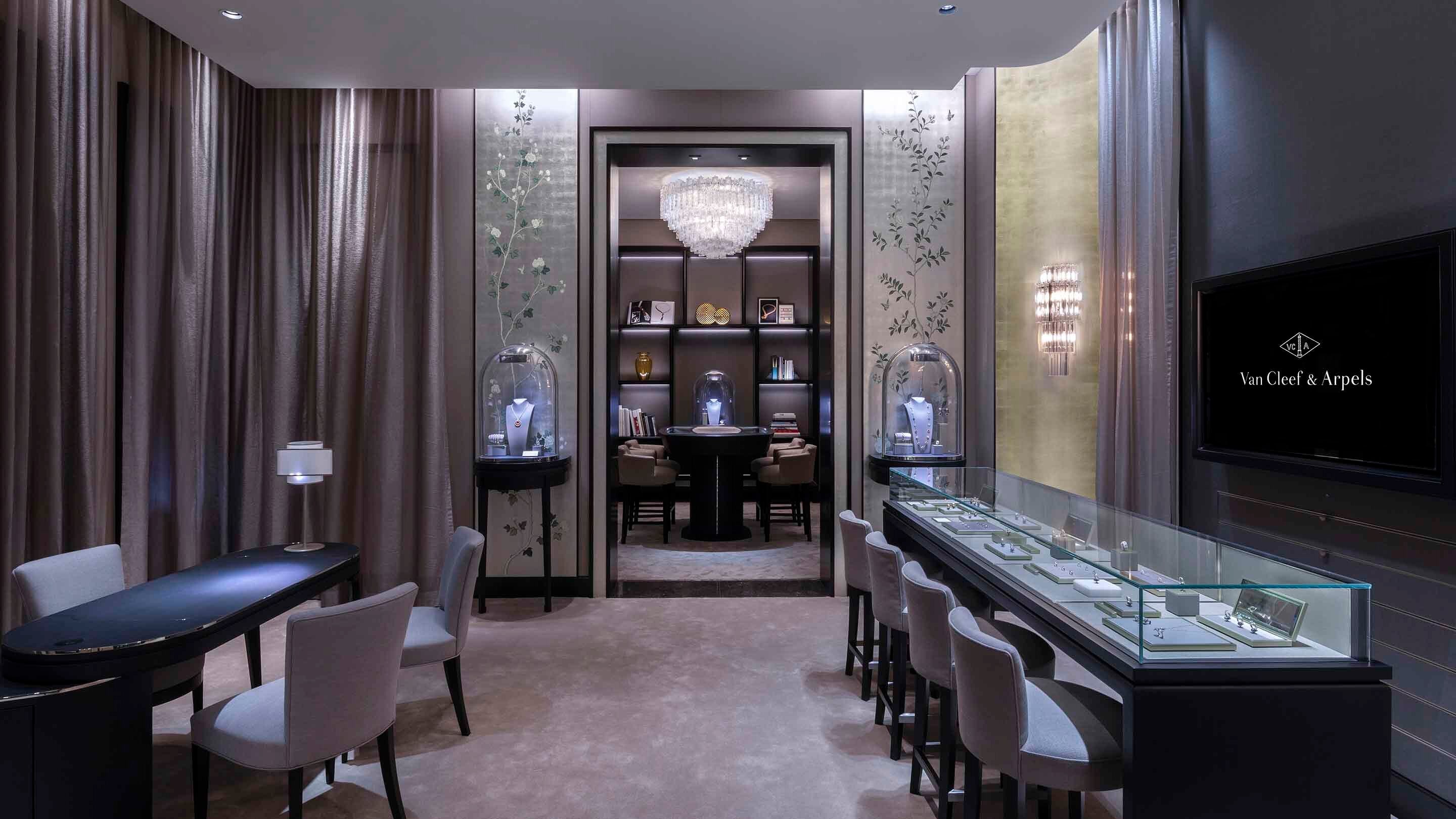 Hong Kong K11 musea present the main area 2, Van Cleef & Arpels.