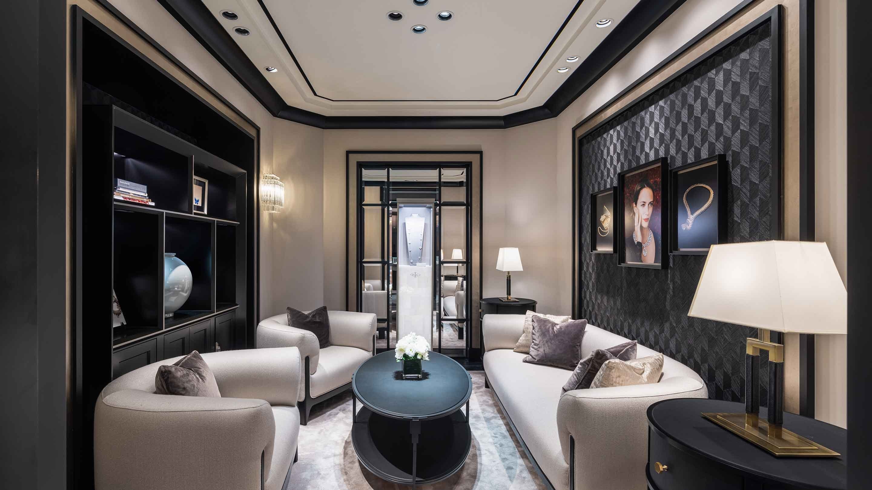 Seoul, Shinsegae main boutique present the interior salon view. Van Cleef & Arpels.