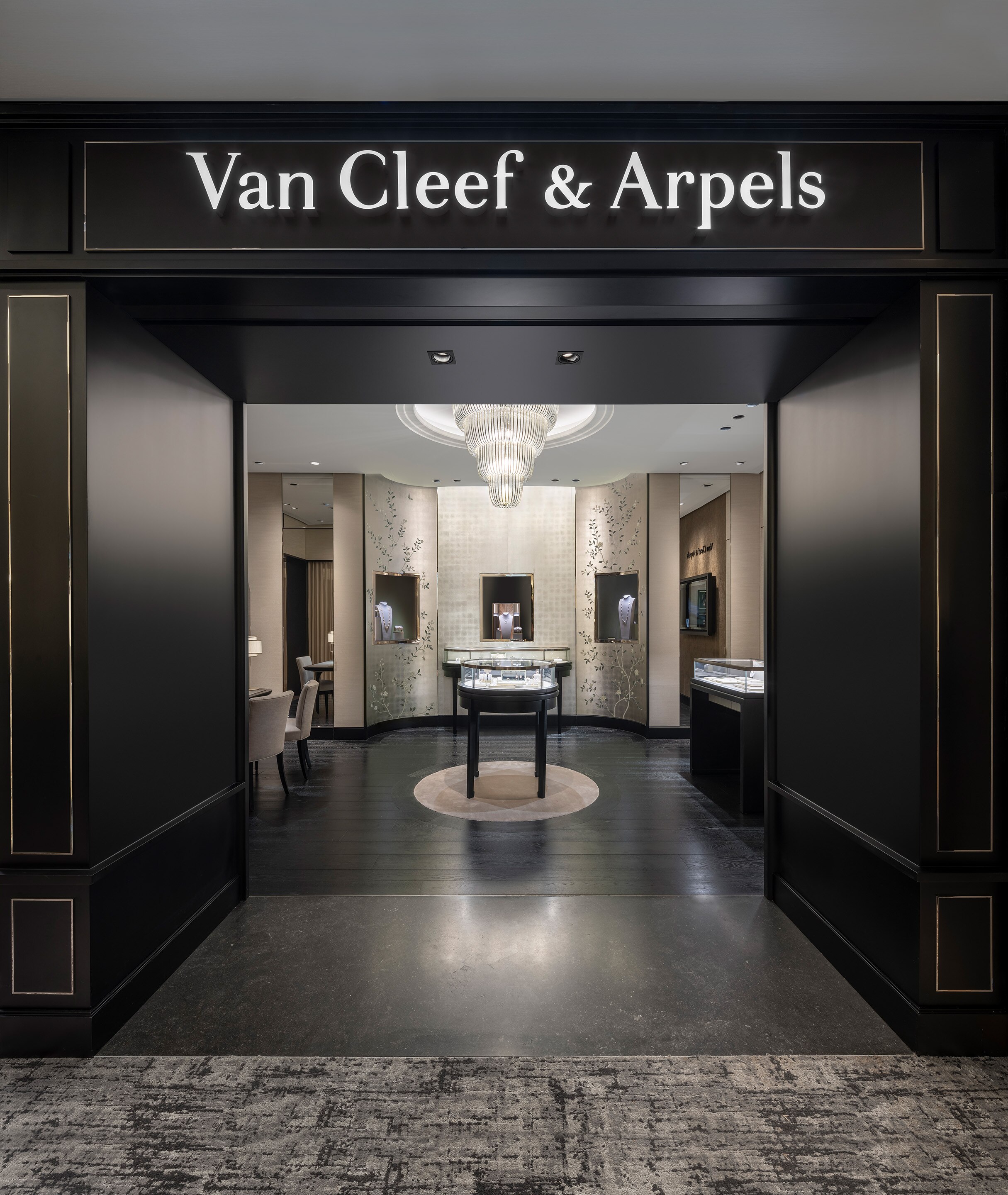 Austin - Neiman Marcus Boutique, present the facade view, Van Cleef & Arpels