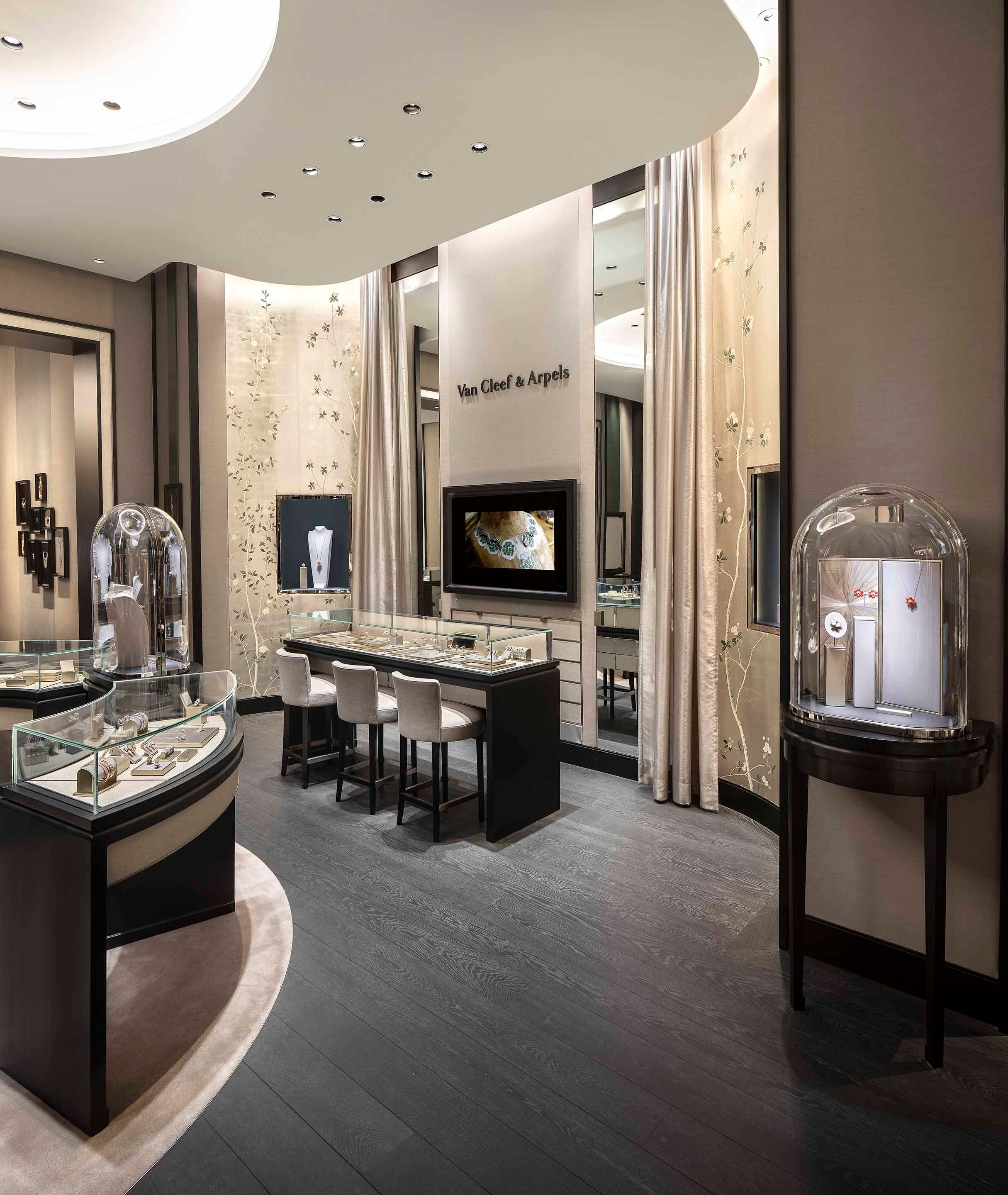 New york hudson yard boutique present the main aera view, van cleef arpels