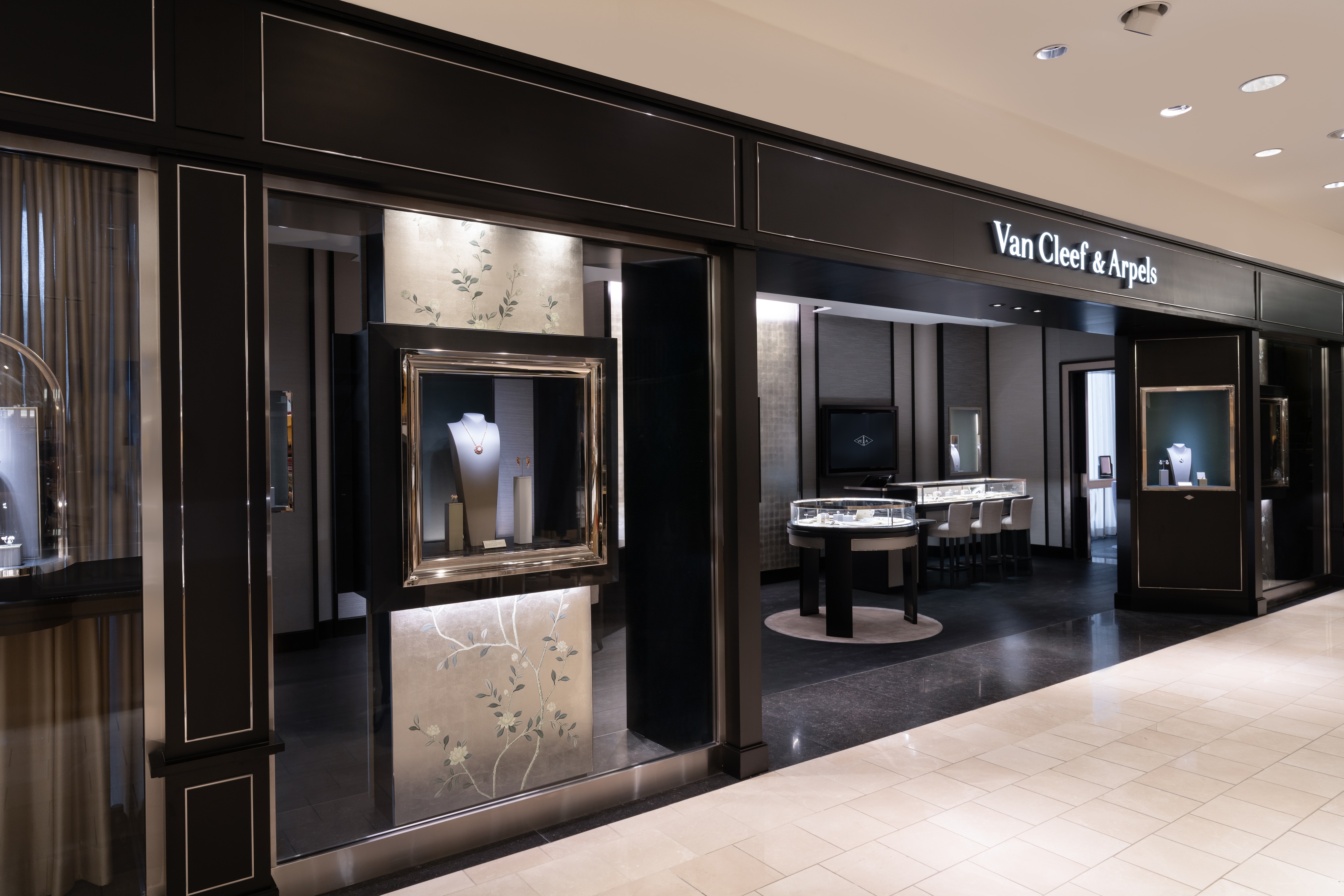 Atlanta Neiman Marcus boutique present the facade view, Van Cleef Arpels