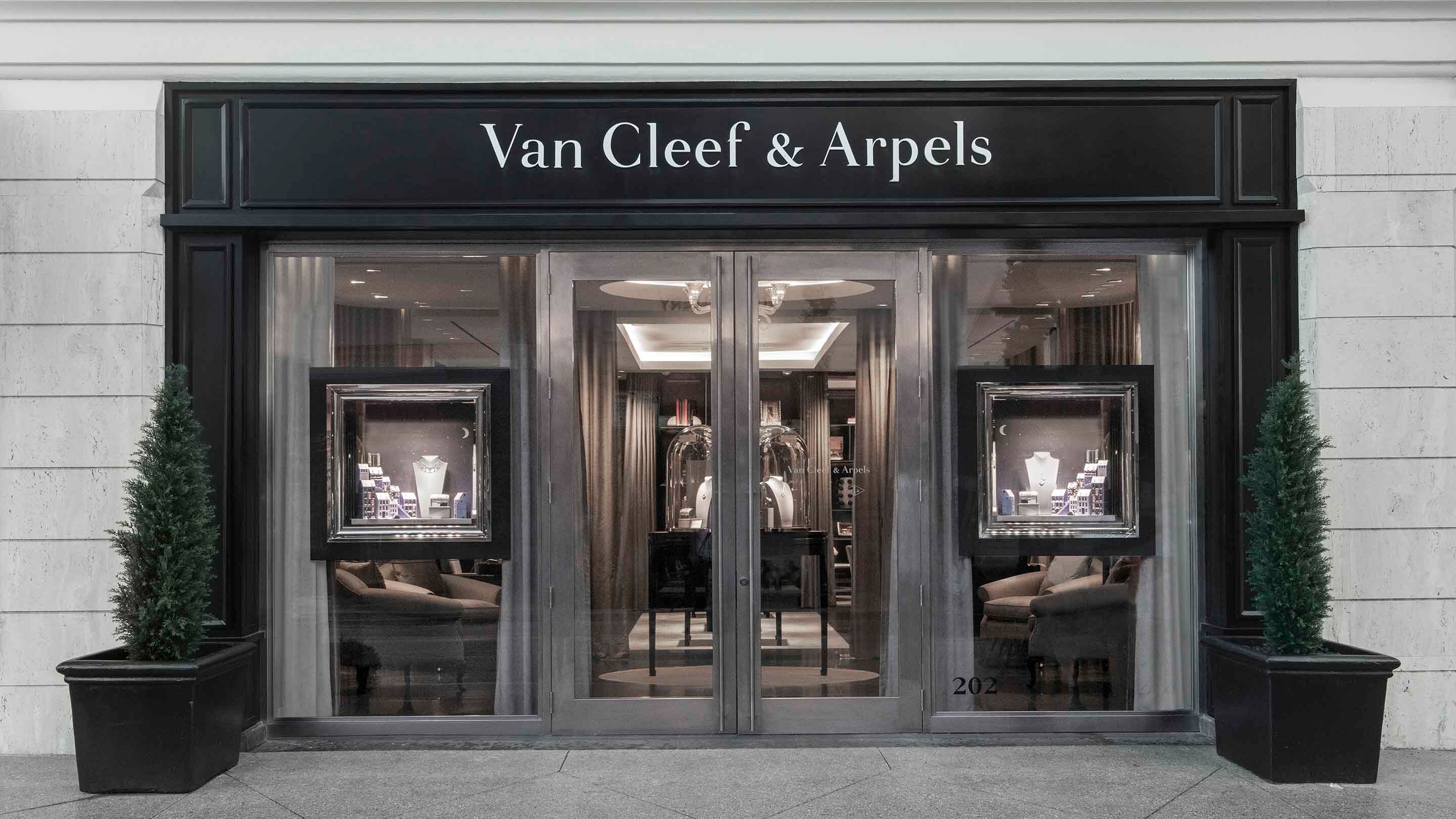 Palm Beach boutique present the salon view, van cleef arpels