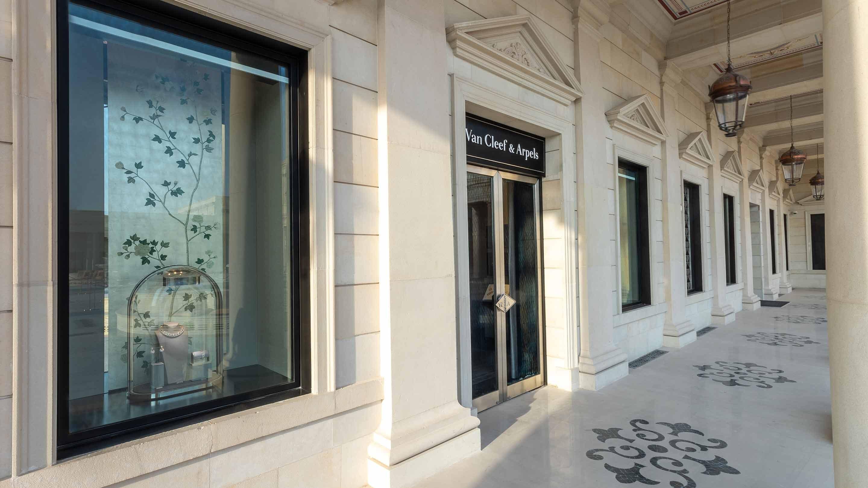 Doha katara plaza boutique present the facade view, van cleef and arpels