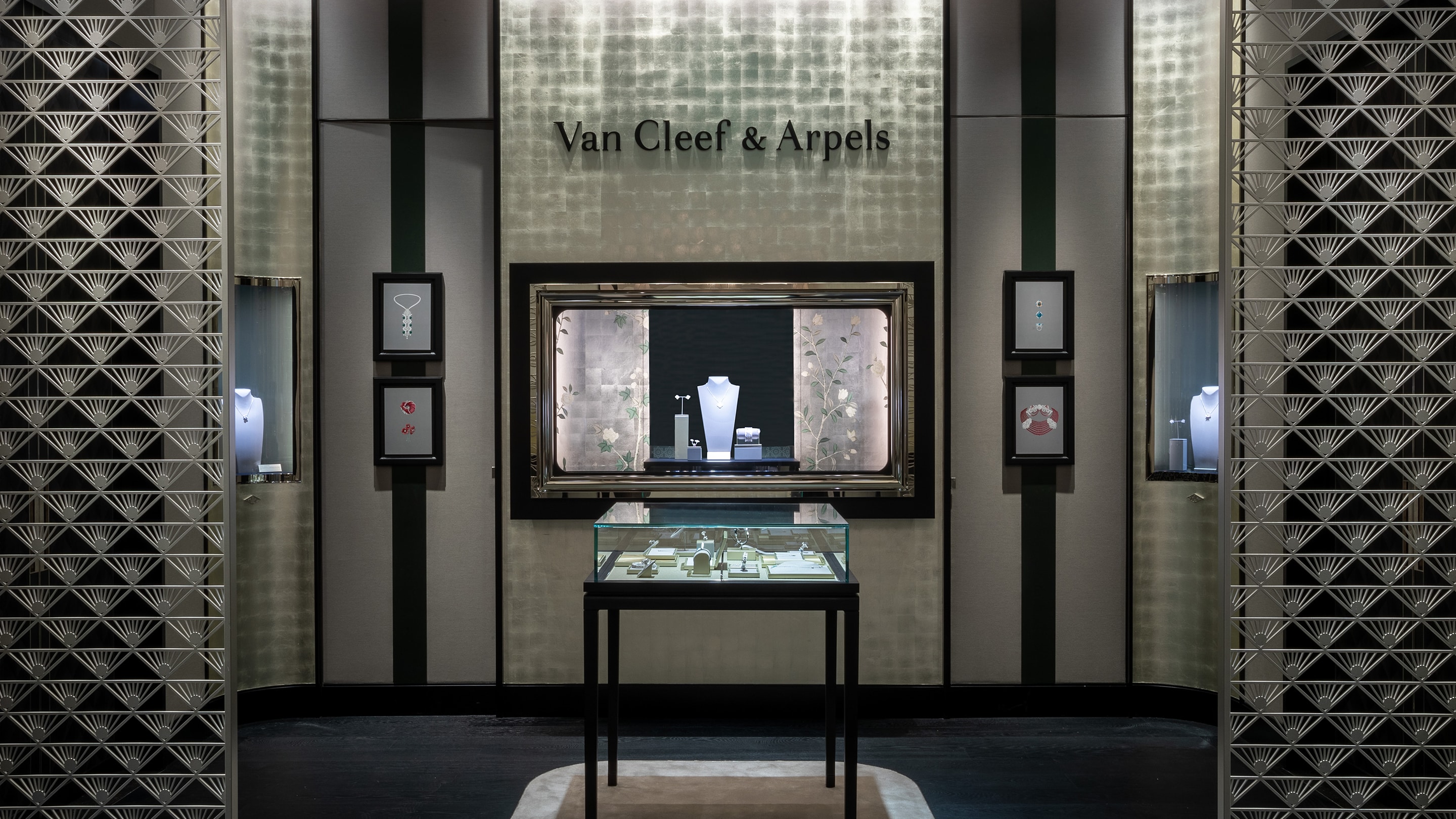 dubai mall of the emirates boutique present main area view, Van Cleef & Arpels