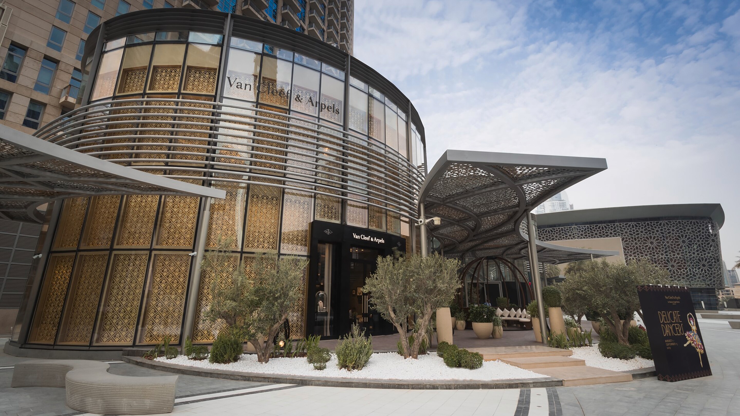 dubai opera boutique present facade view, Van Cleef & Arpels