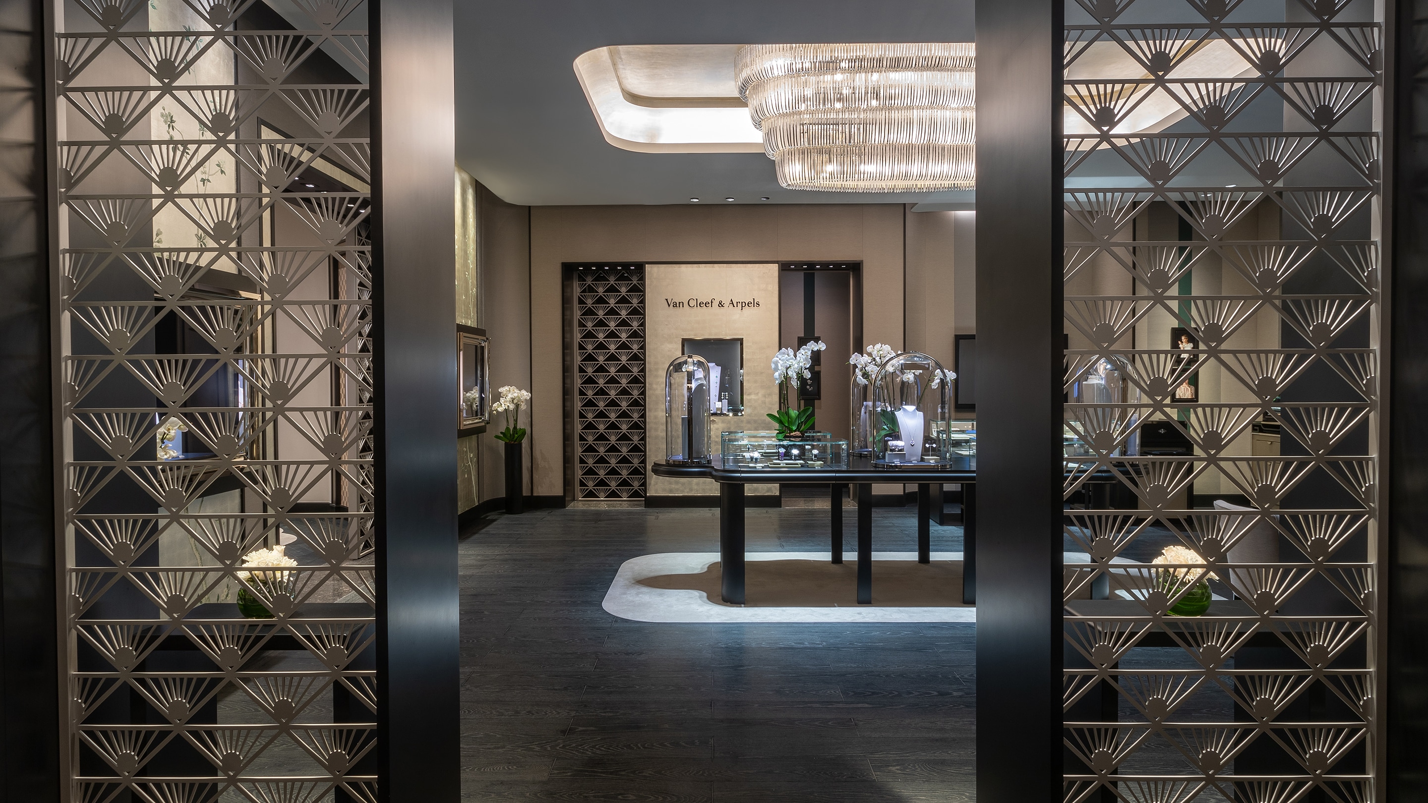 doha katara plaza boutique present facade view, Van Cleef & Arpels