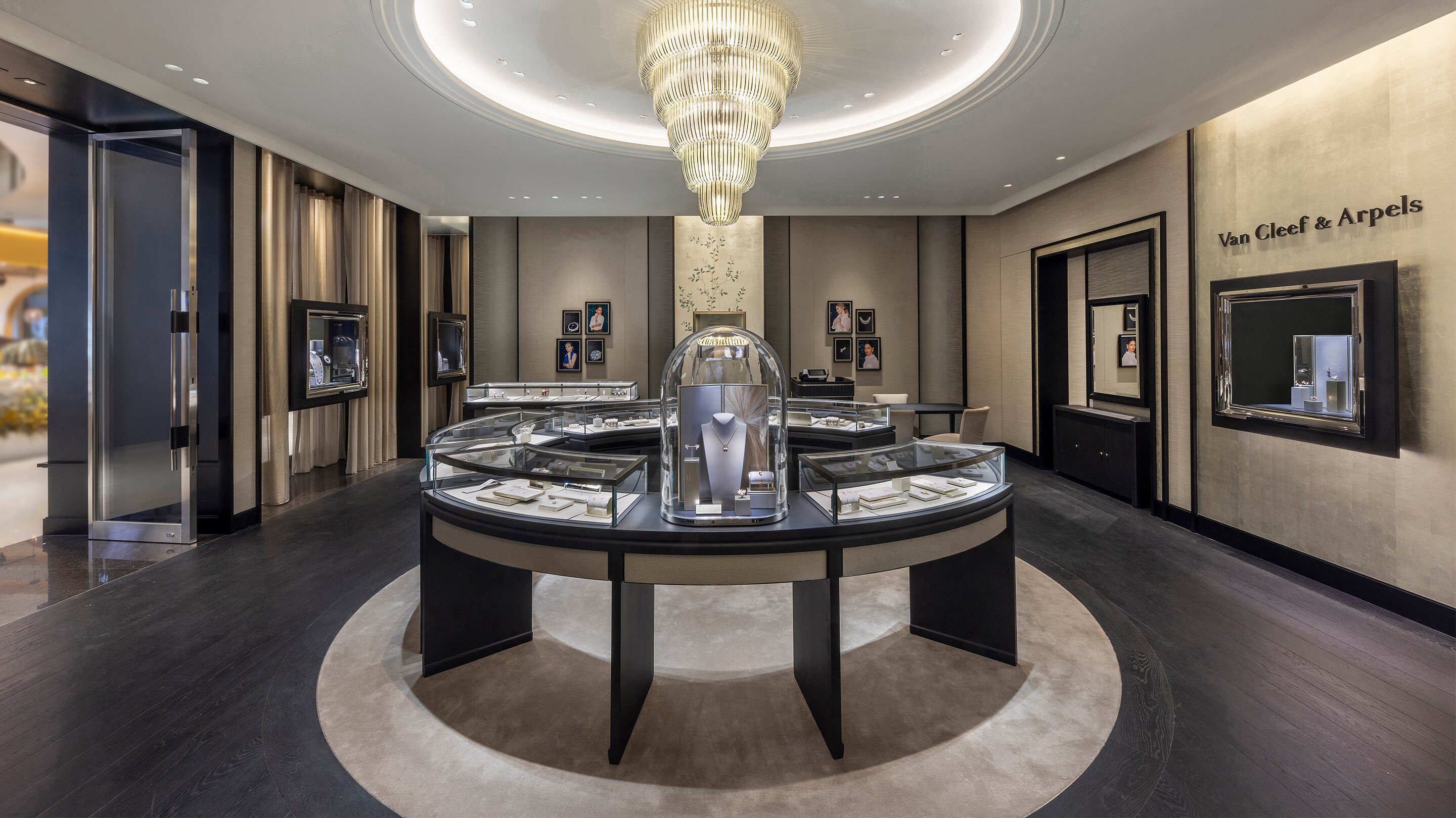 kaohsiung hanshin arena boutique present the main aera view, van cleef and arpels