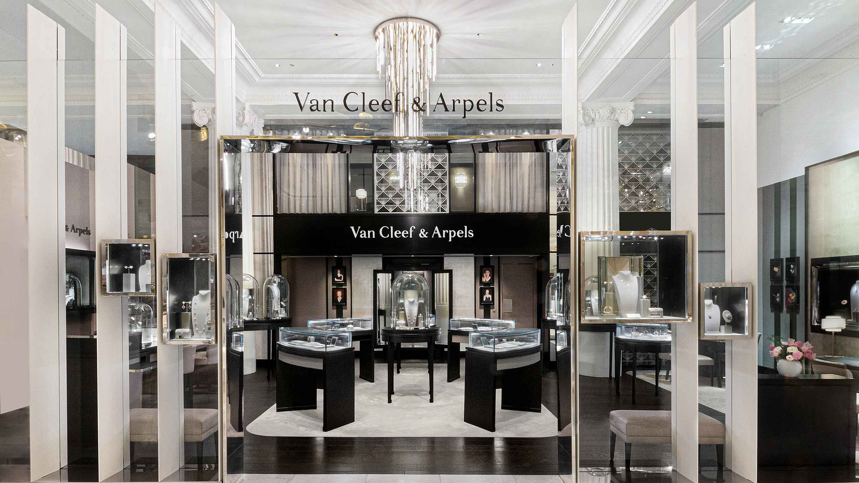 London Selfridges boutique presents the exterior view, Van Cleef And Arpels