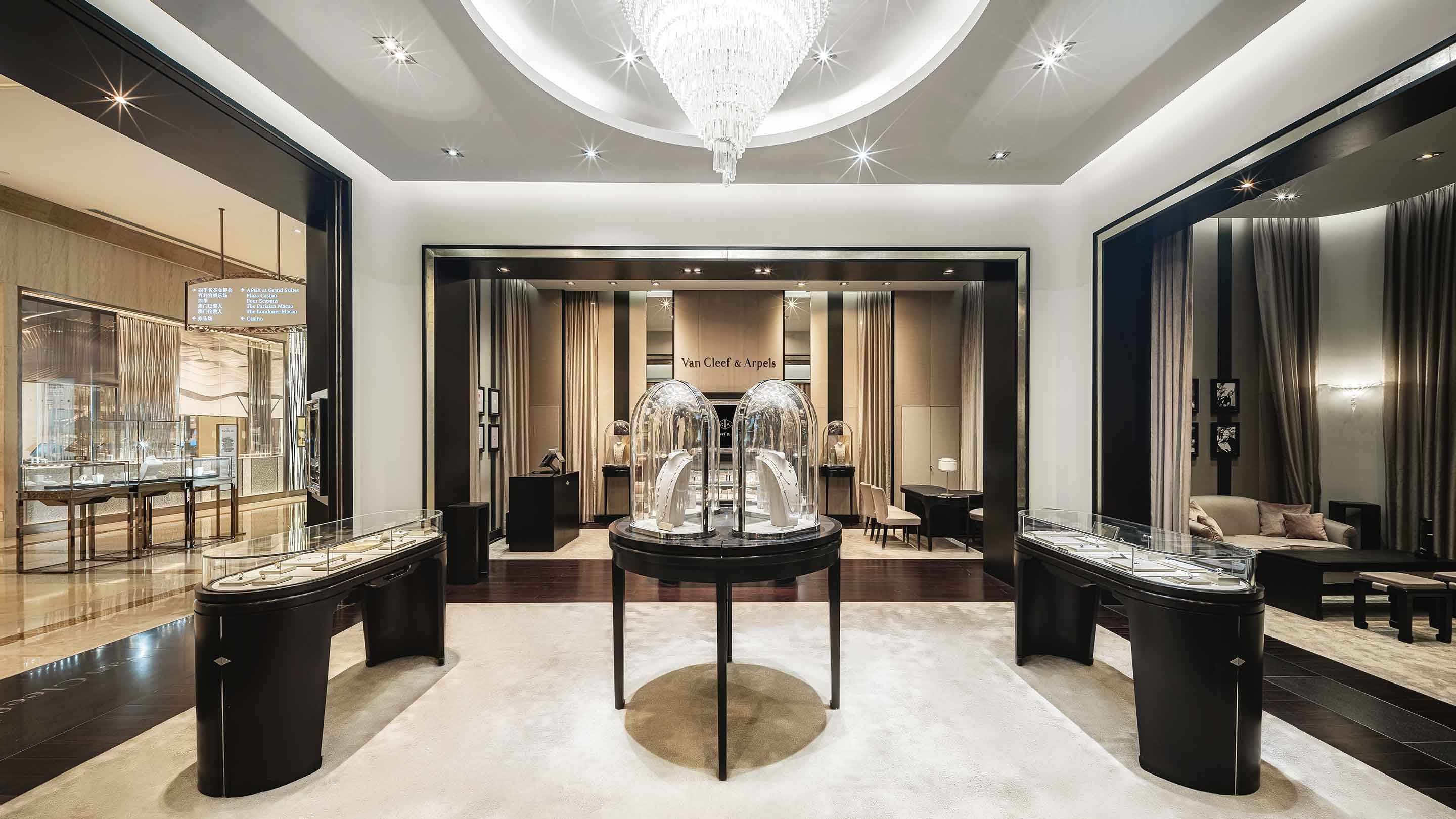 Macau, Galleria four season boutique present the interior main area 1 view. Van Cleef & Arpels.