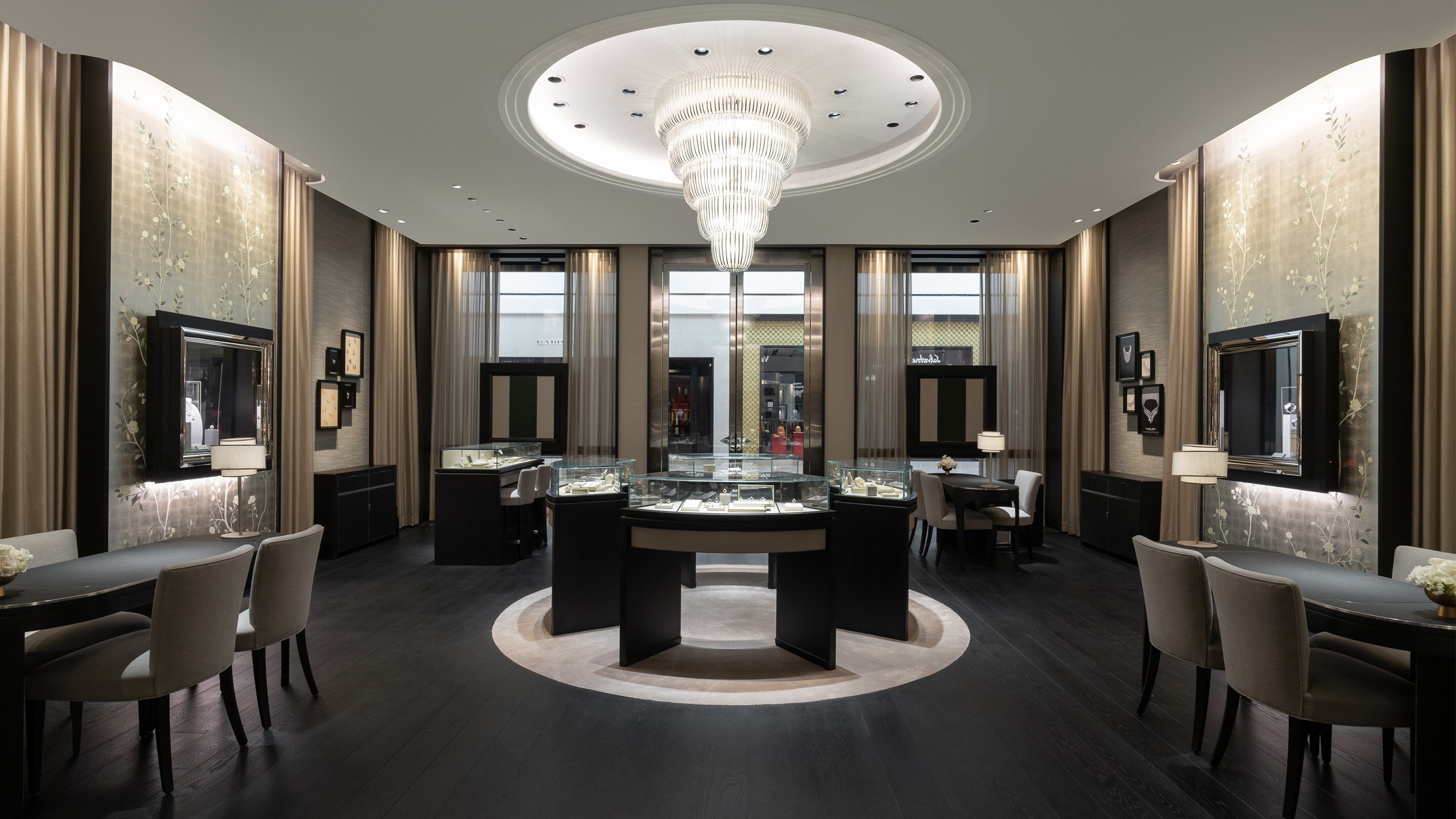 King of prussia boutique present the main aera view, van cleef and arpels