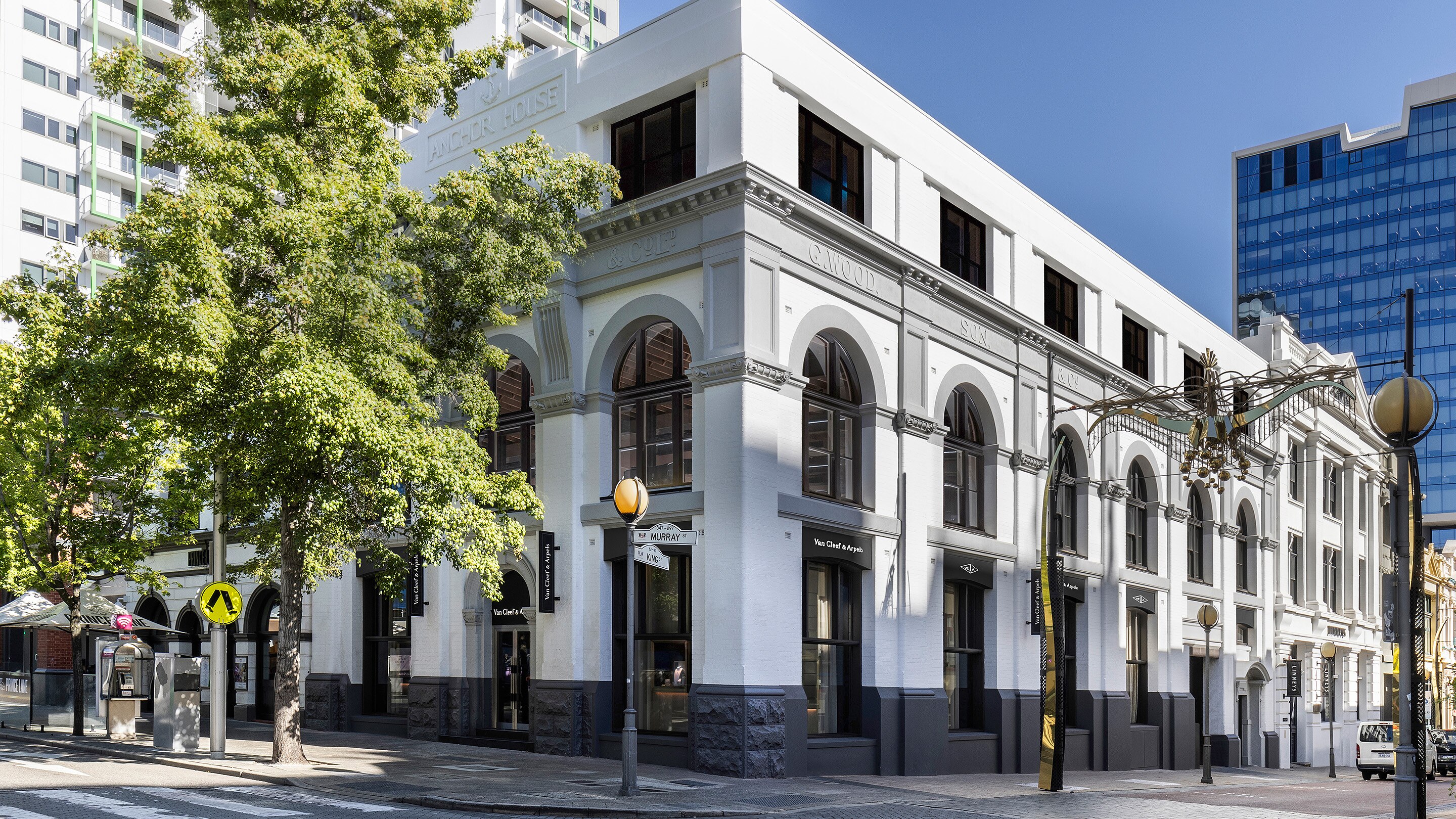 Perth Murray Street boutique present the facade view, Van cleef and arpels