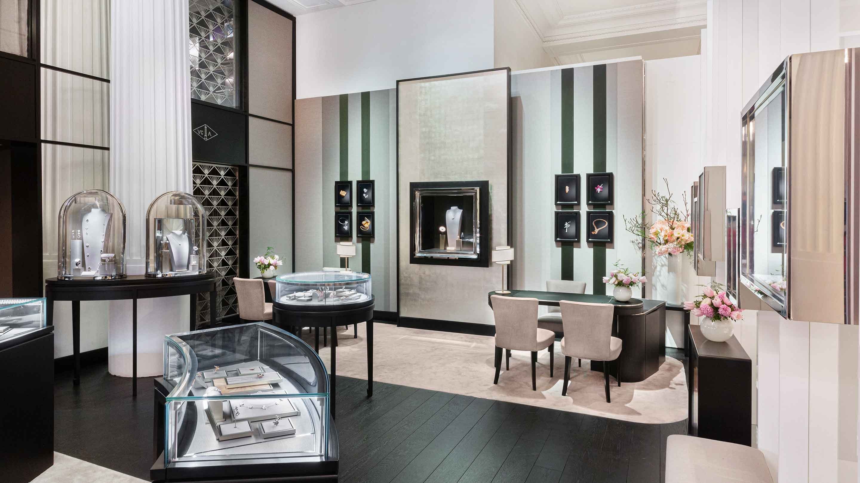 London Selfridges boutique presents the main aera view, Van Cleef And Arpels