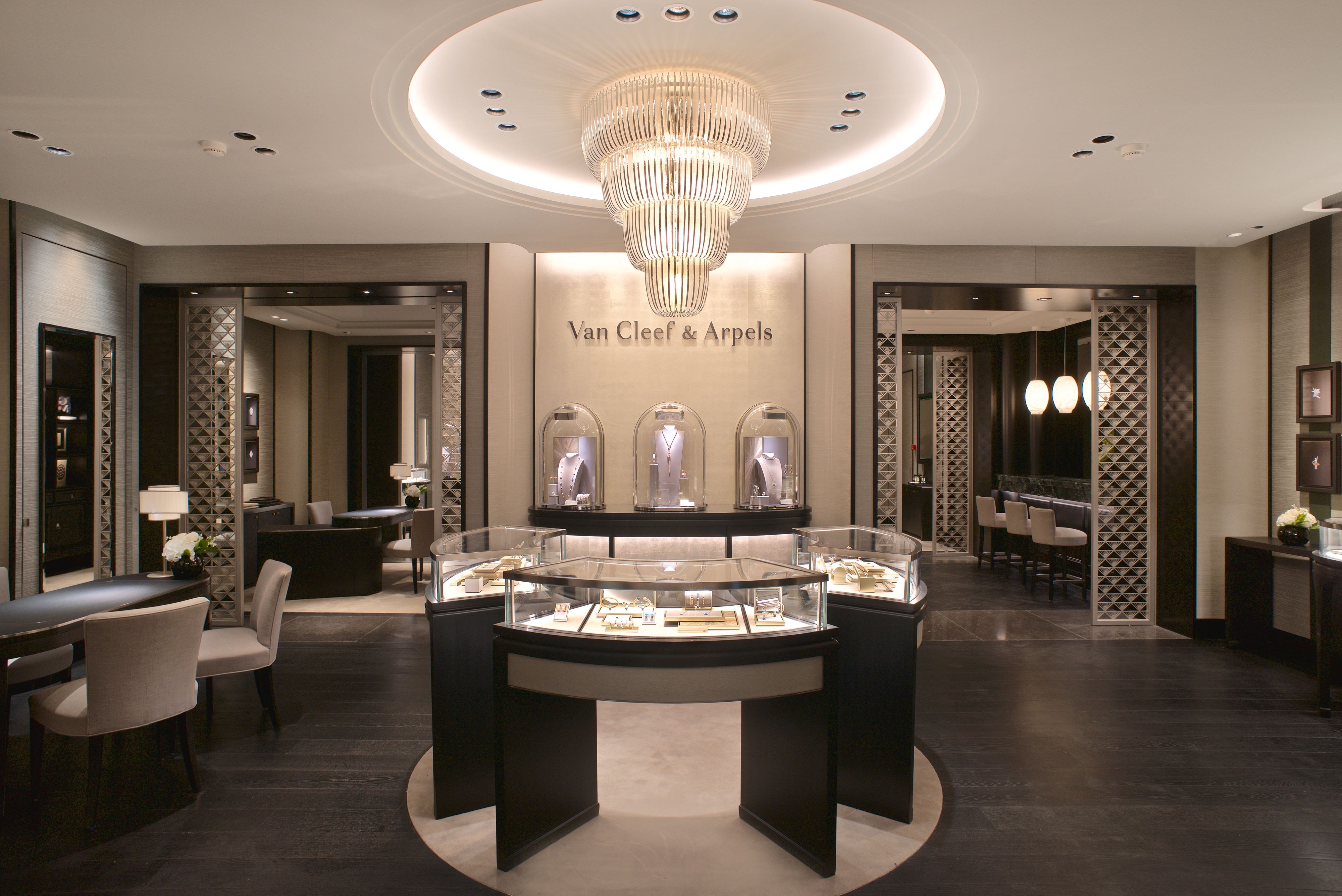 Lisbon boutique present the main area view, Van Cleef Arpels