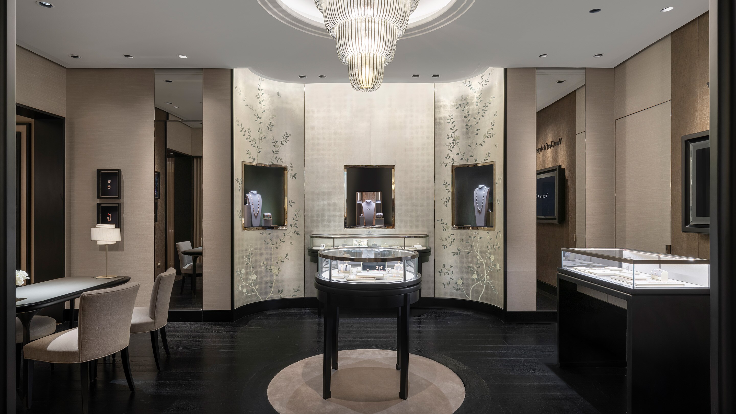 Austin - Neiman Marcus Boutique, present the main area view, Van Cleef & Arpels