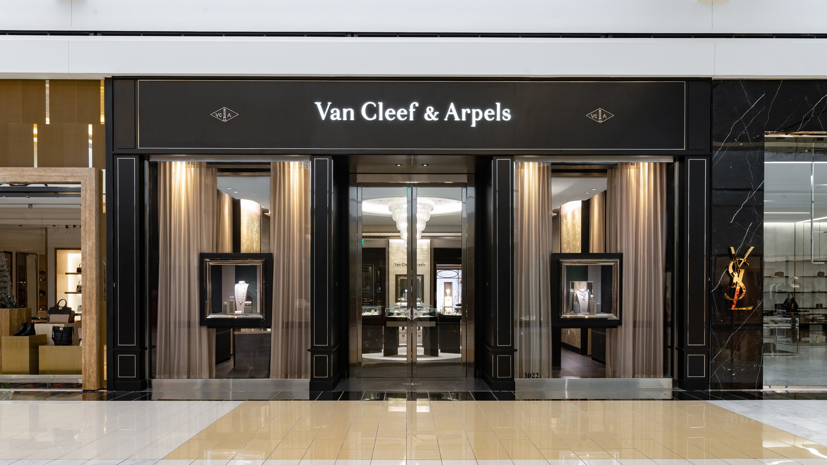 King of prussia boutique present the facade view, van cleef and arpels