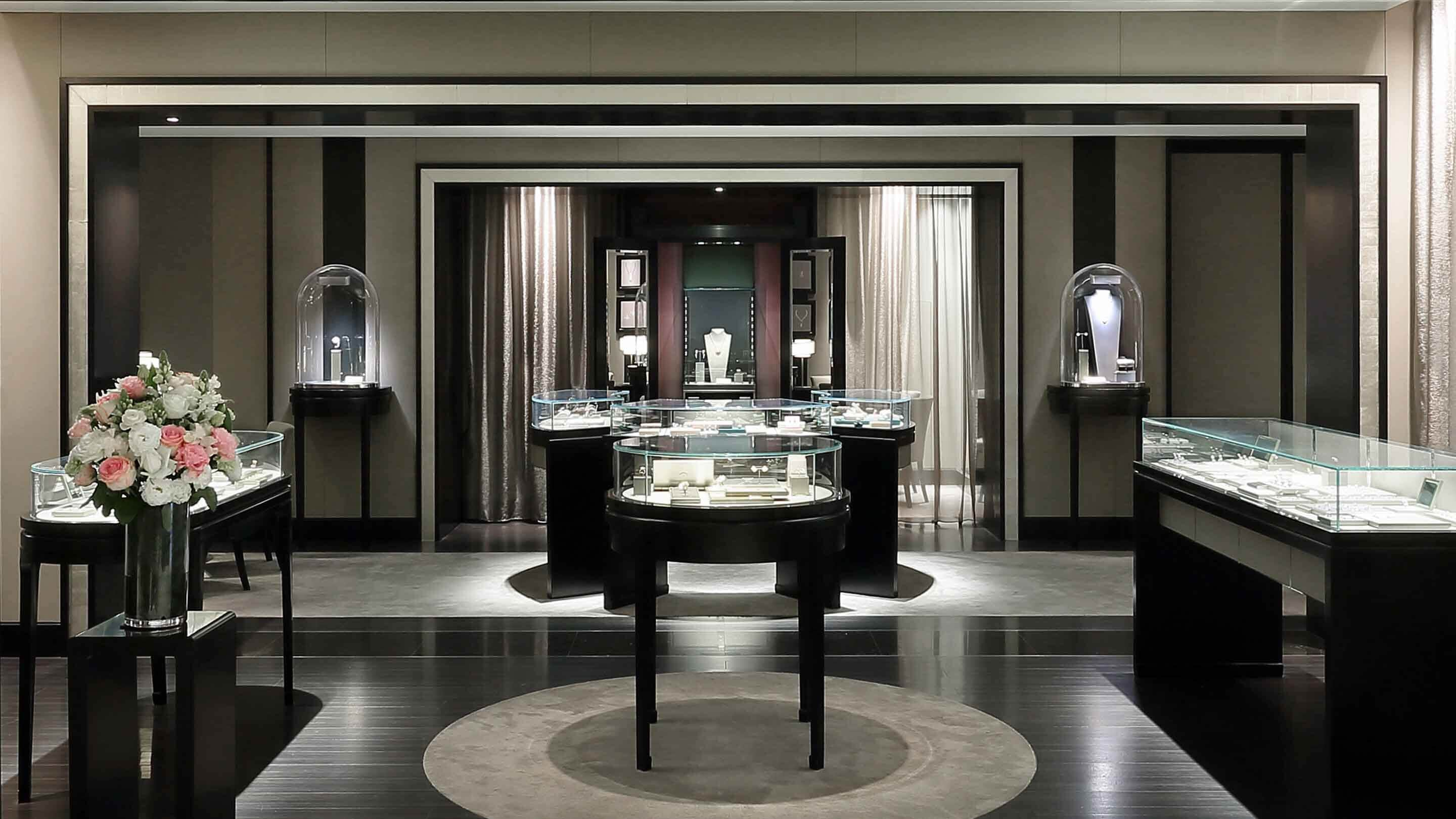 yokohama sogo boutique present the main aera view, van cleef and arpels