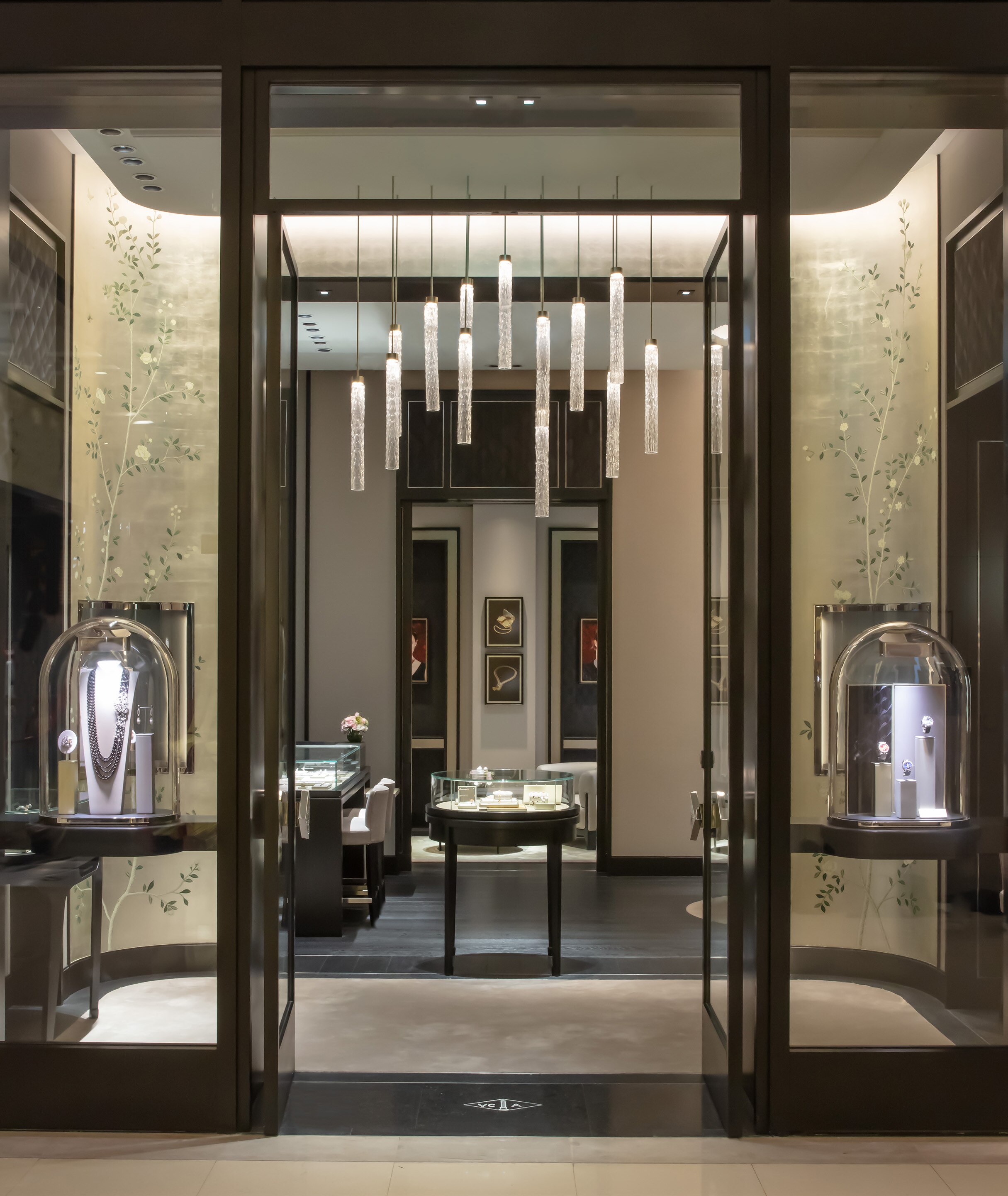 taipei sogo boutique present the facade view, van cleef and arpels