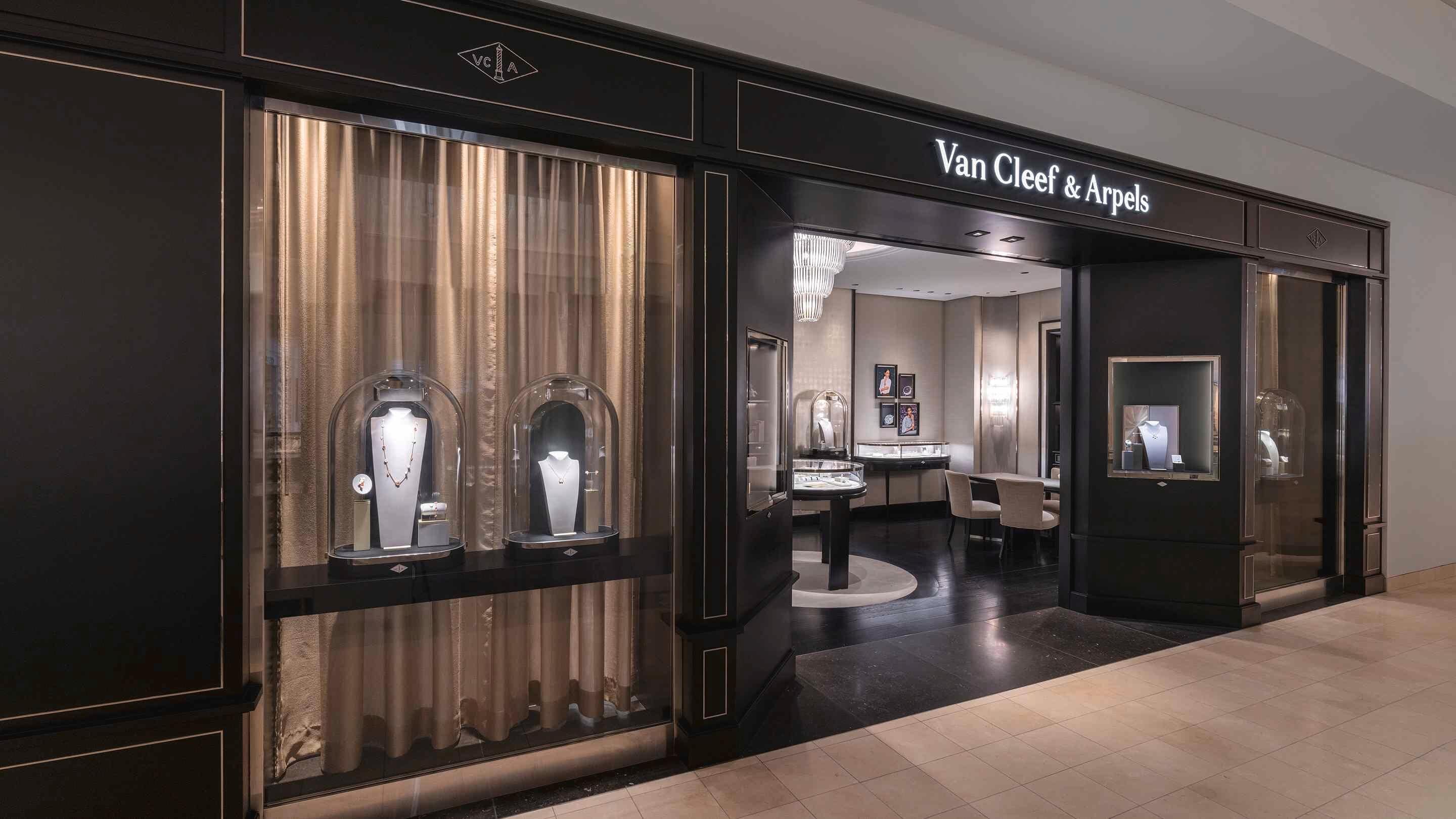 San Diego boutique present the facade view, Van Cleef Arpels