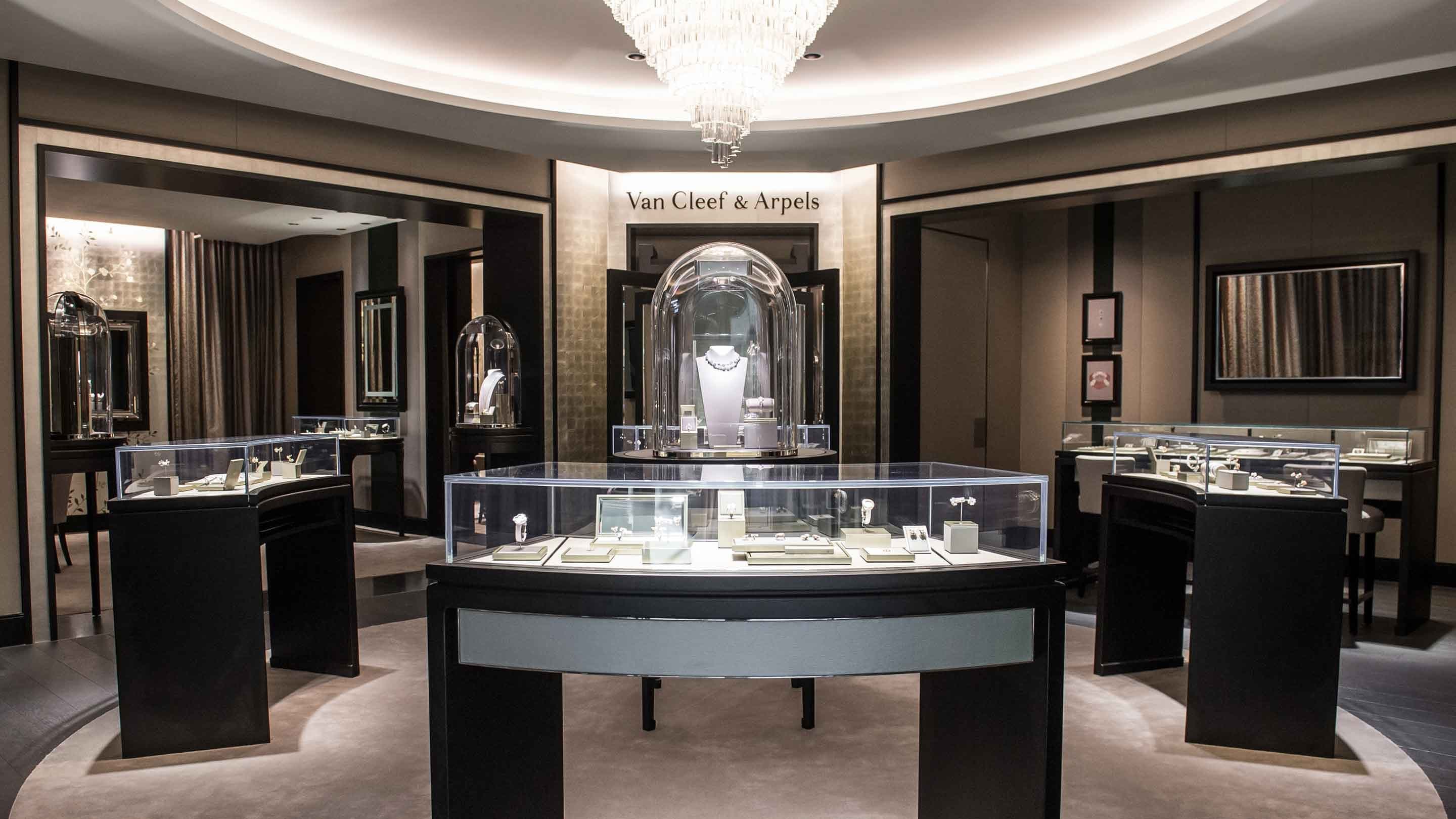 Toronto Yorkdale boutique present the main aera view, Van cleef and arpels