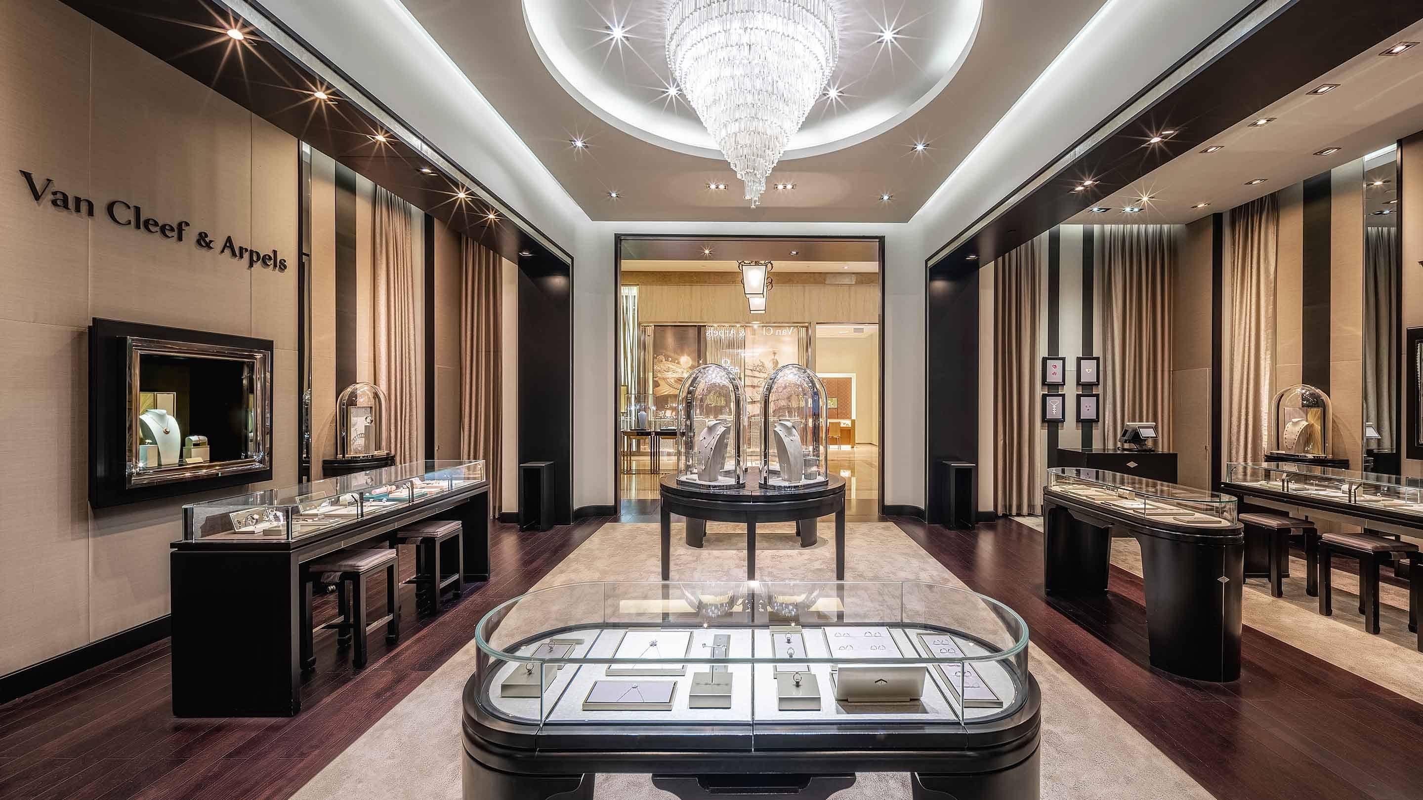 Macau, Galleria four season boutique present the interior main area 3 view. Van Cleef & Arpels.