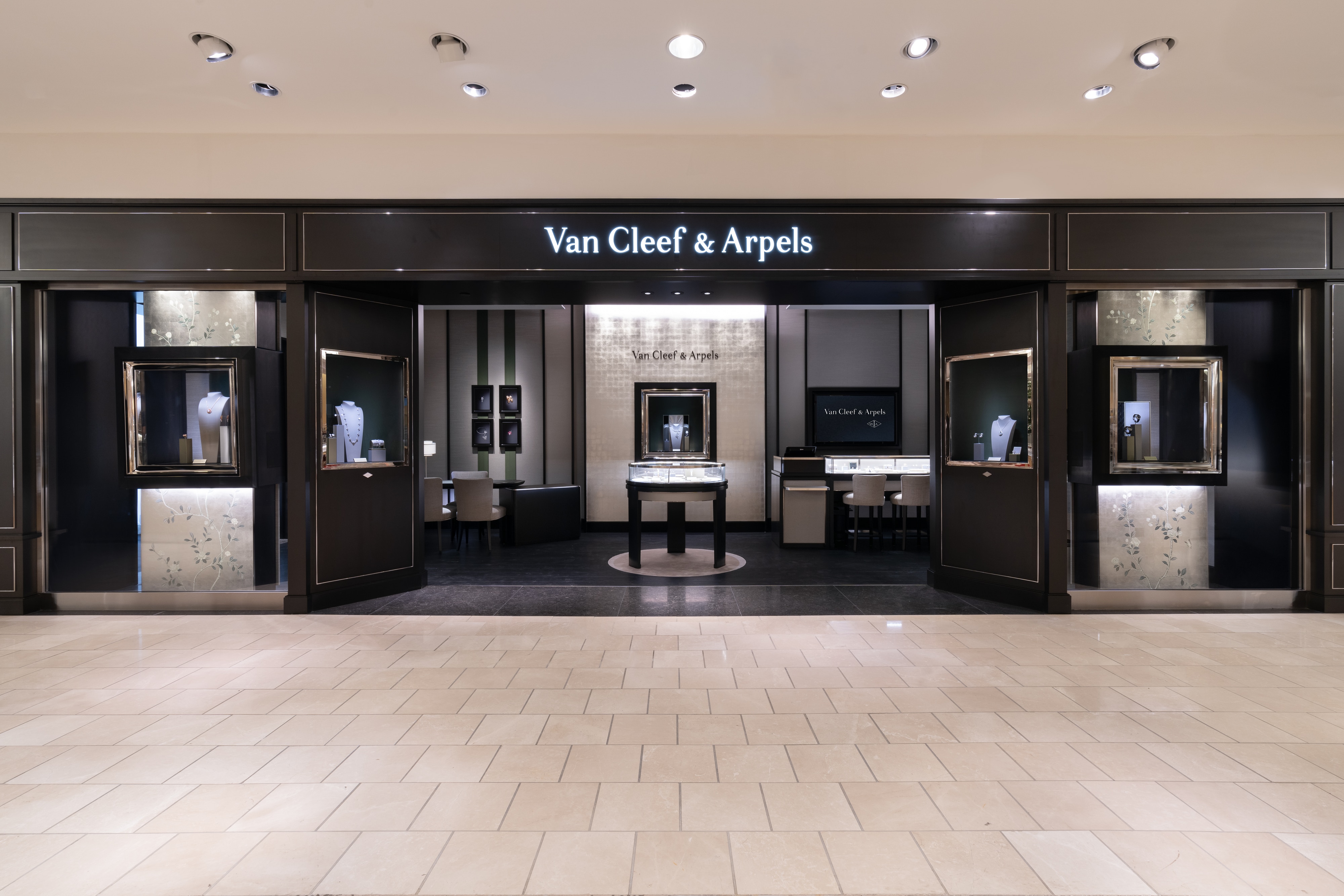 Atlanta Neiman Marcus boutique present the facade representative view, Van Cleef Arpels