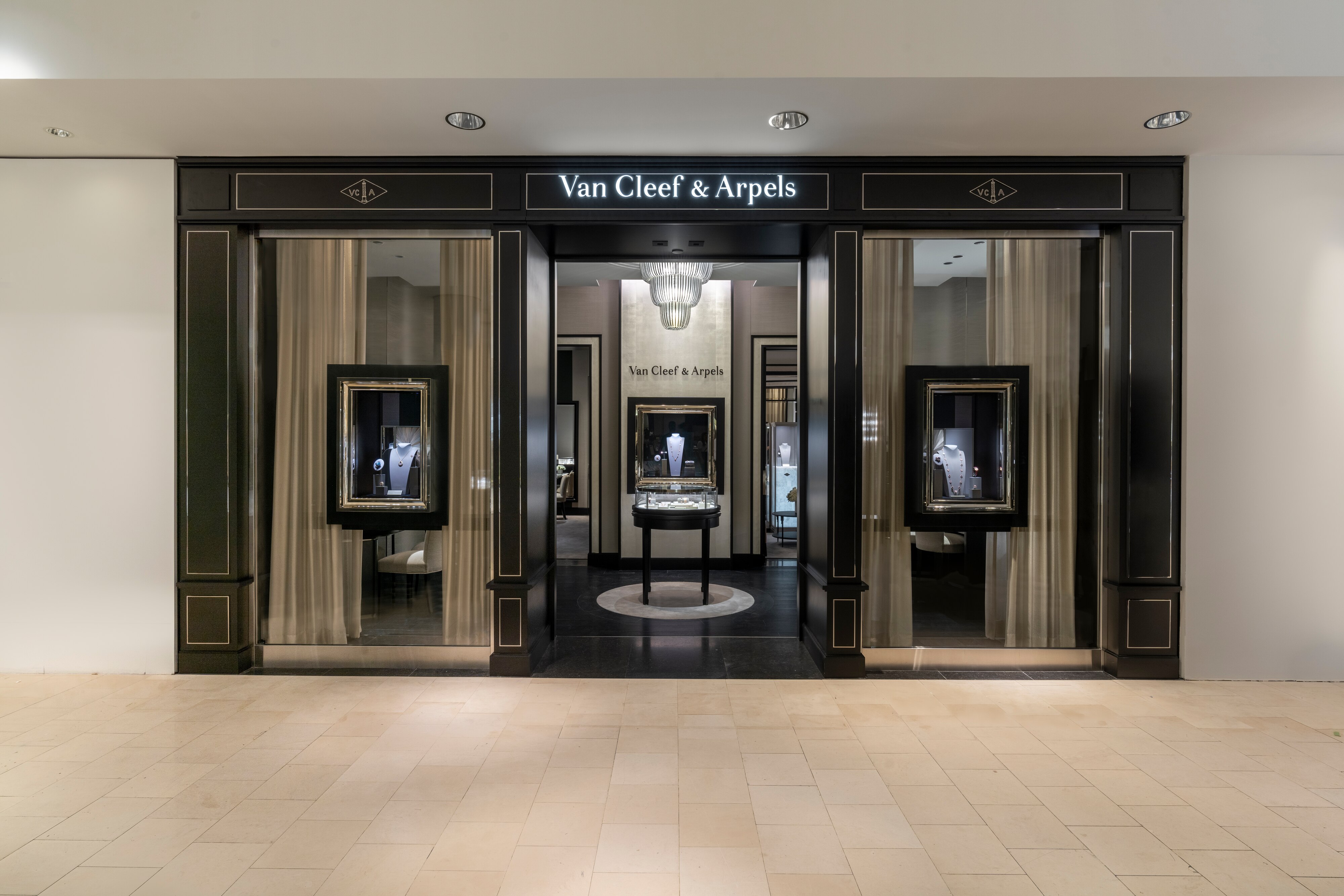 Scottsdale Neiman Marcus boutique present the facade representative view, Van Cleef Arpels