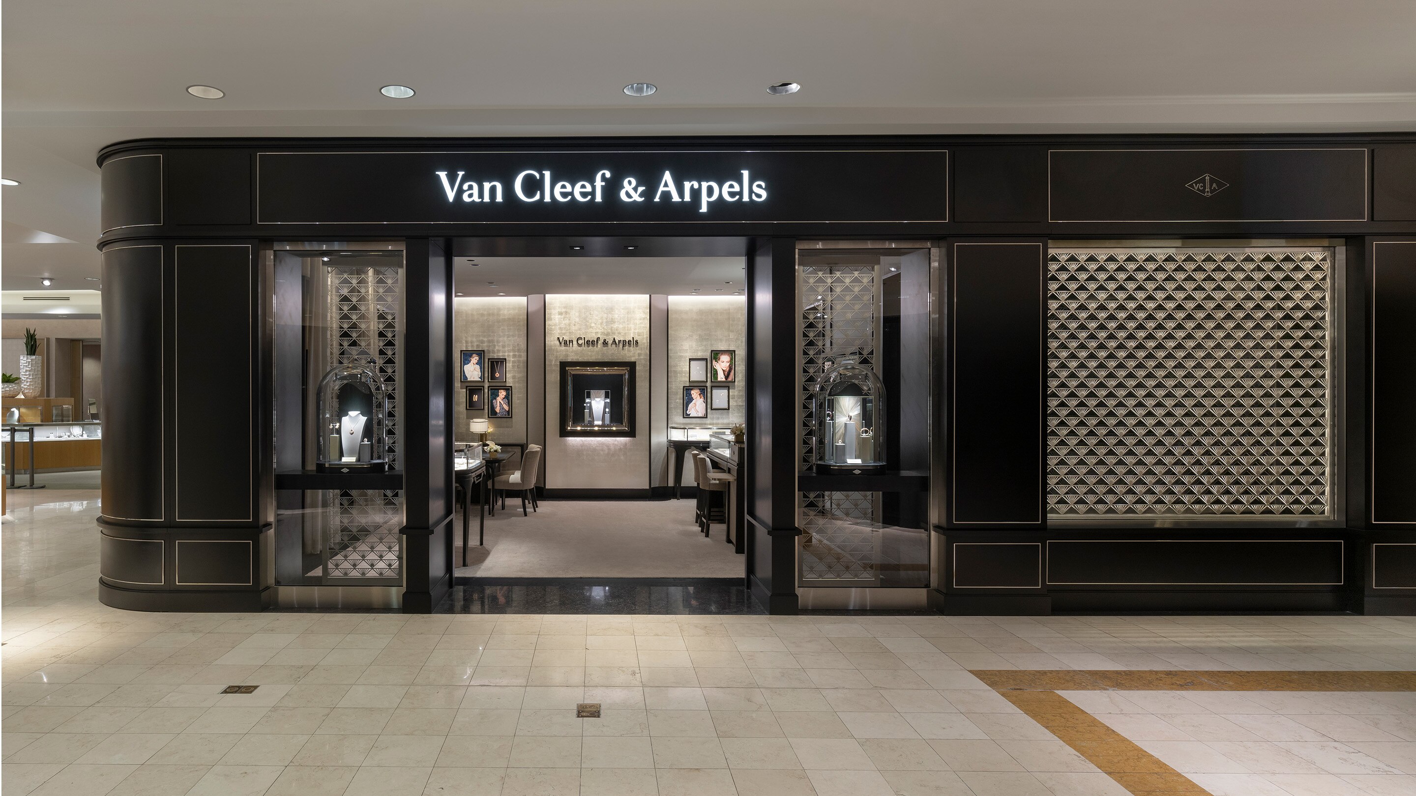 USA, Ala Moana - Neiman Marcus, facade, Van Cleef & Arpels